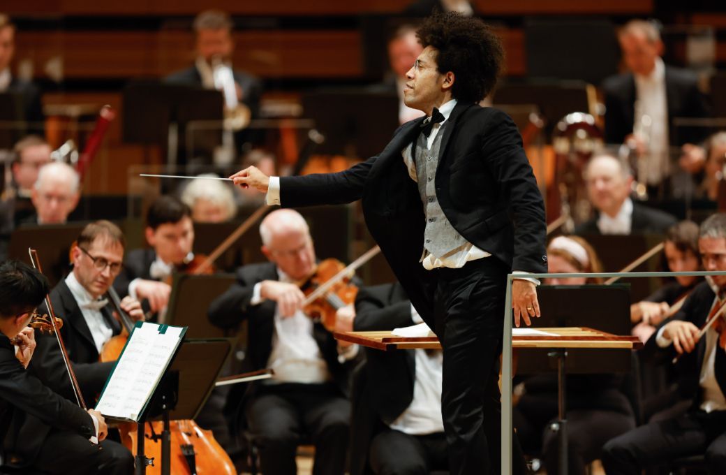 Rafael Payare conducts the Orchestre symphonique de Montréal © Antoine Saito