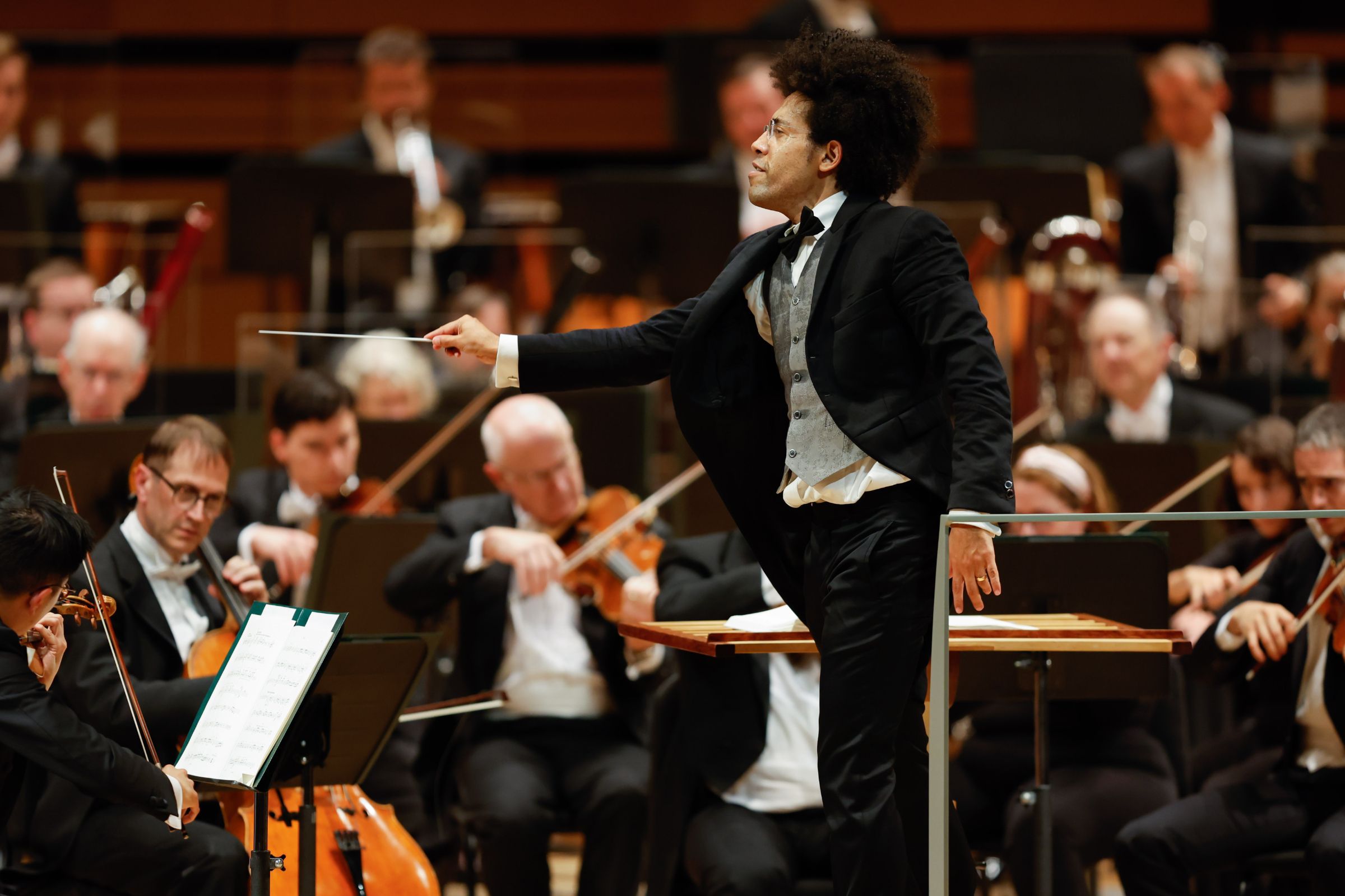 Rafael Payare conducts the Orchestre symphonique de Montréal &copy; Antoine Saito