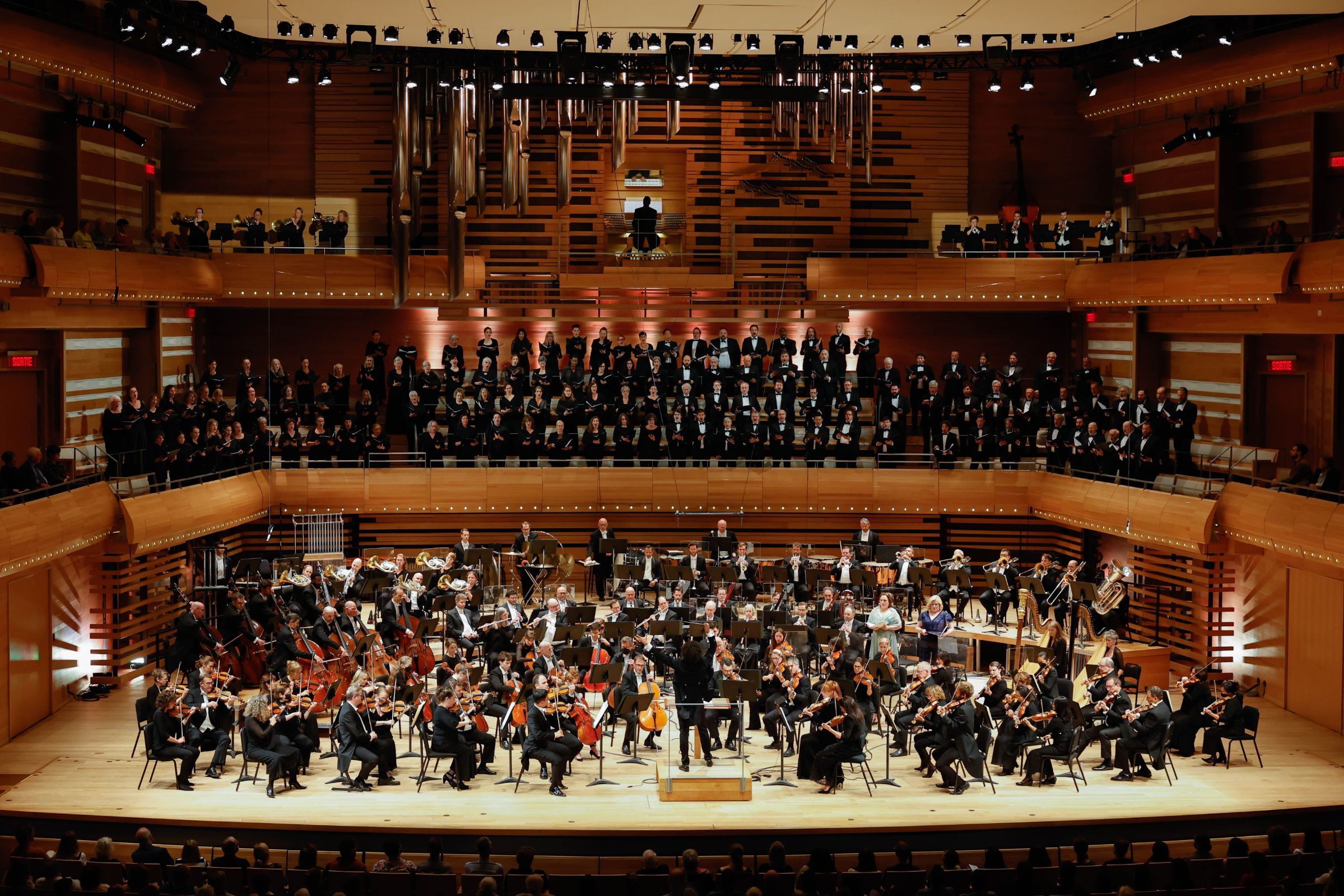 Mahler's Resurrection Symphony in the Maison symphonique &copy; Antoine Saito