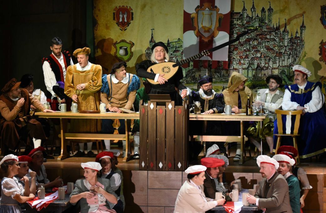 Thomas de Vries (Sixtus Beckmesser) und Ensemble © Karl und Monika Forster