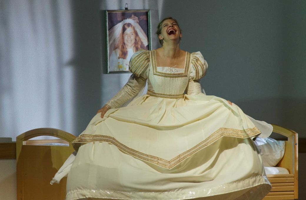 Betsy Horne (Eva) &copy; Karl und Monika Forster
