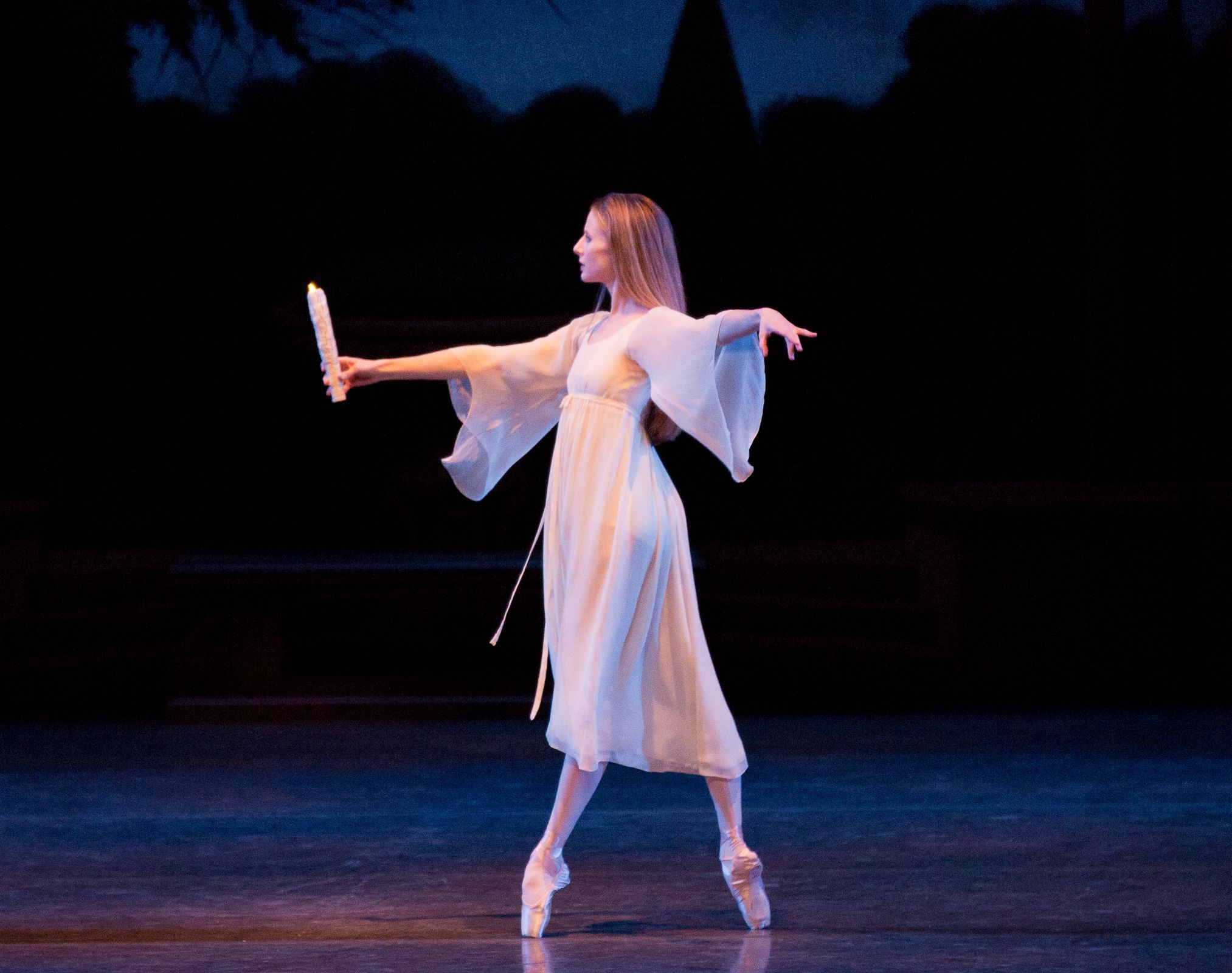 Sterling Hyltin in George Balanchine’s <i>La sonnambula</i> &copy; Paul Kolnik