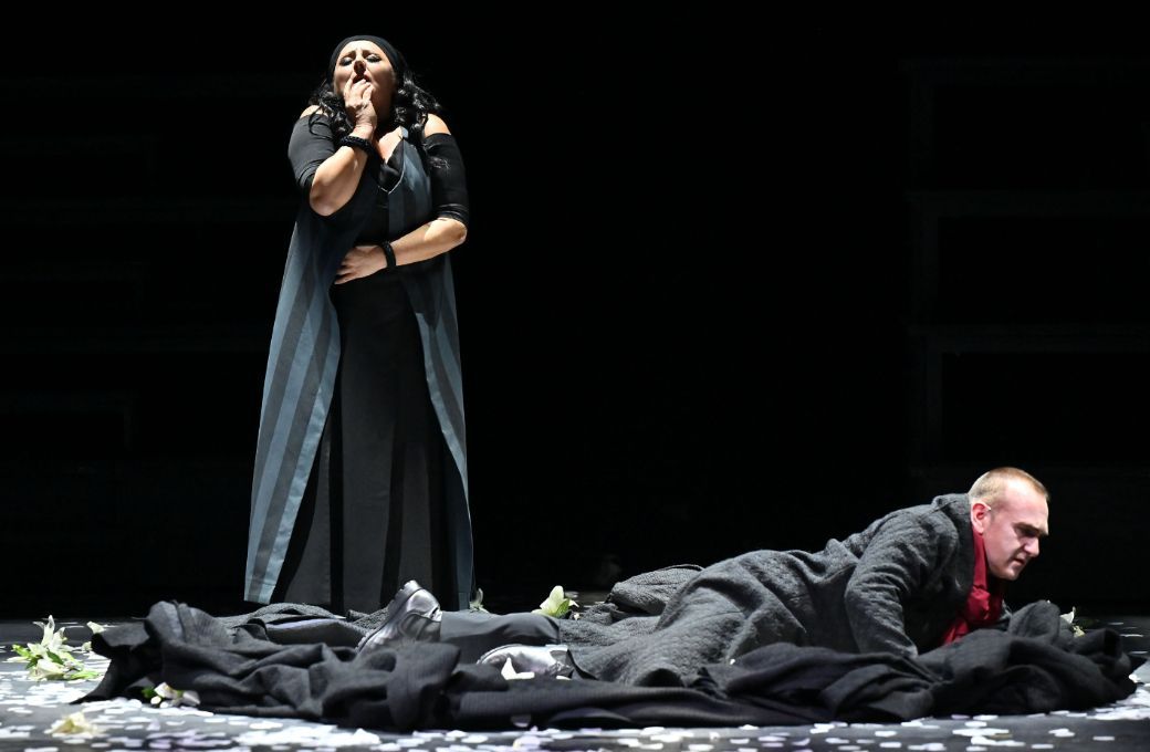 Enkelejda Shkoza (Azucena) and Angelo Villari (Manrico) &copy; Roberto Ricci
