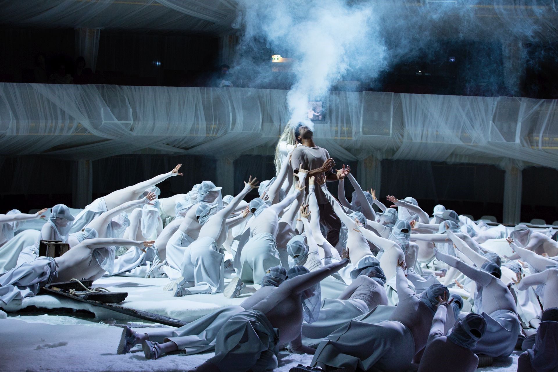 Sean Pannikkar, Deniz Uzun and chorus &copy; Barbara Braun