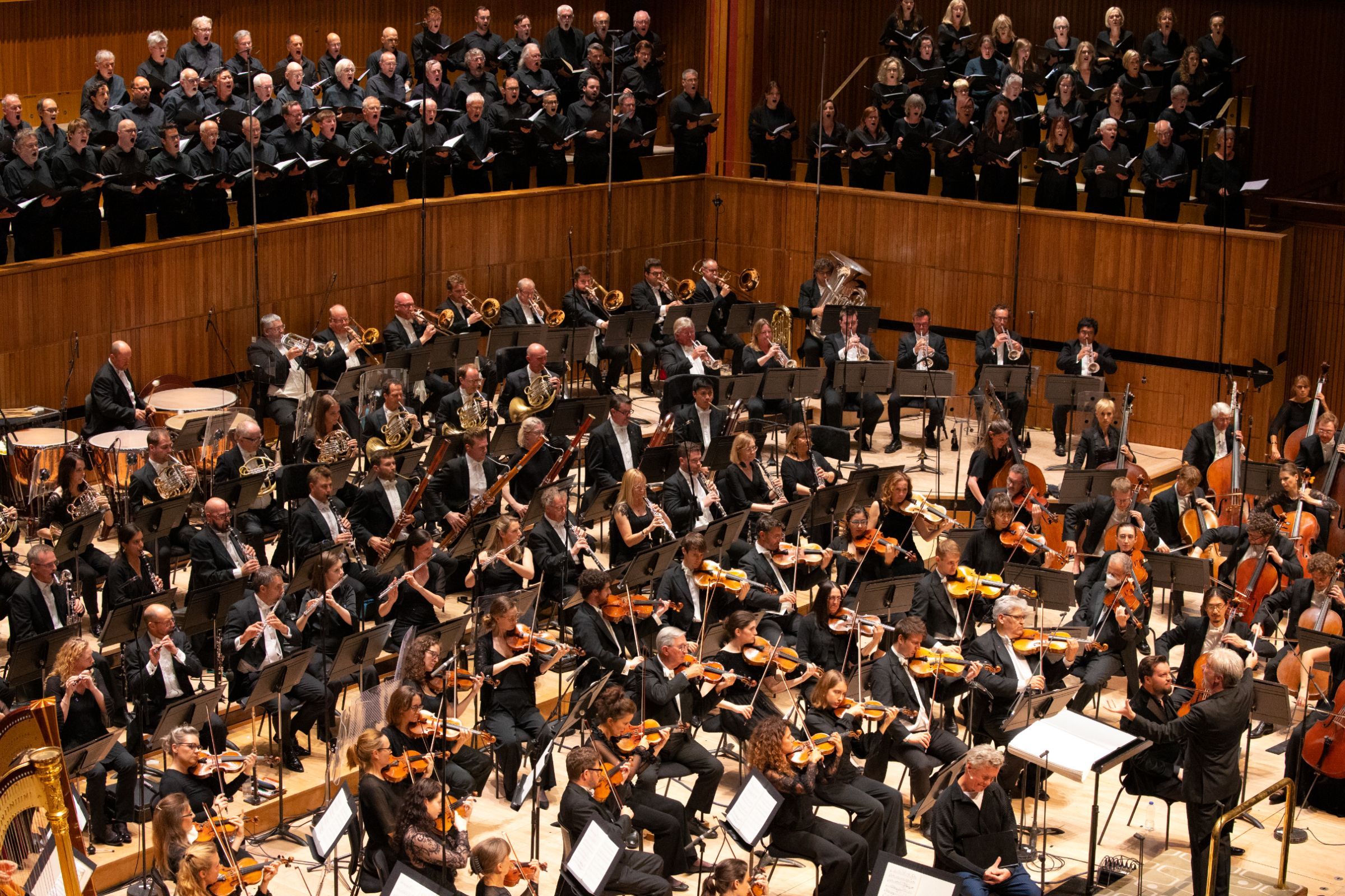 Edward Gardner and the London Philharmonic Orchestra © London Philharmonic Orchestra