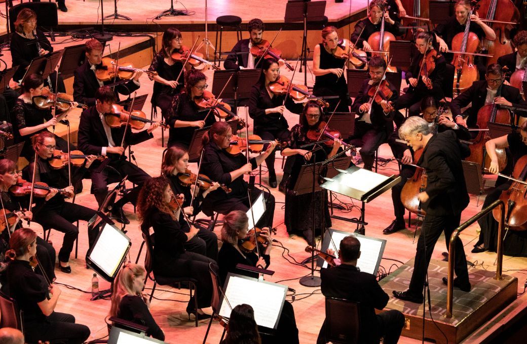Edward Gardner conducts the London Philharmonic Orchestra &copy; London Philharmonic Orchestra
