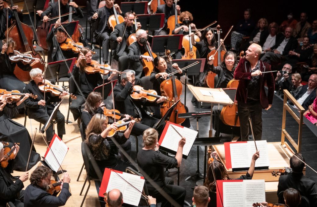 Yannick N&eacute;zet-S&eacute;guin conducts the Philadelphia Orchestra &copy; Jessica Griffin