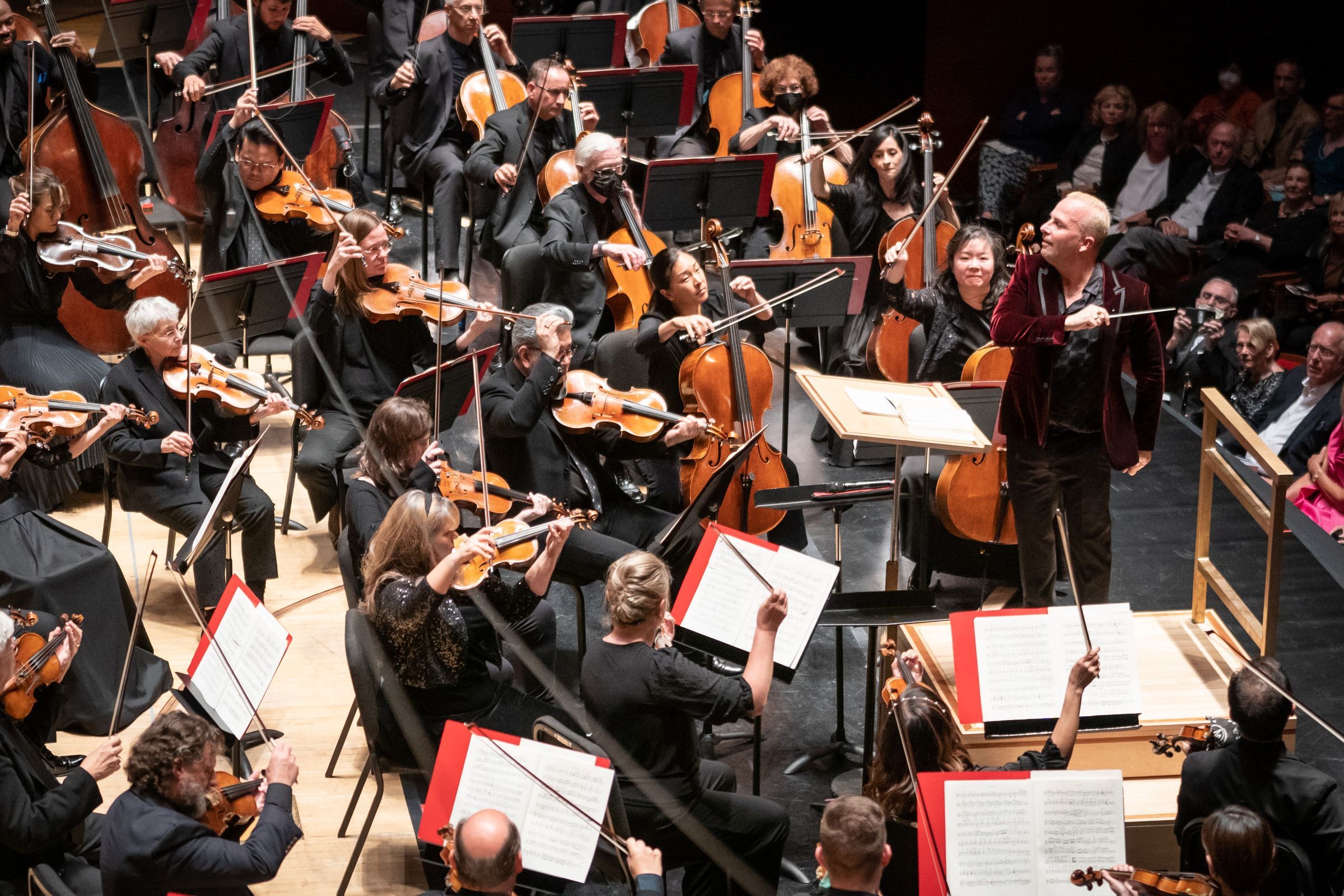 Yannick Nézet-Séguin conducts the Philadelphia Orchestra &copy; Jessica Griffin
