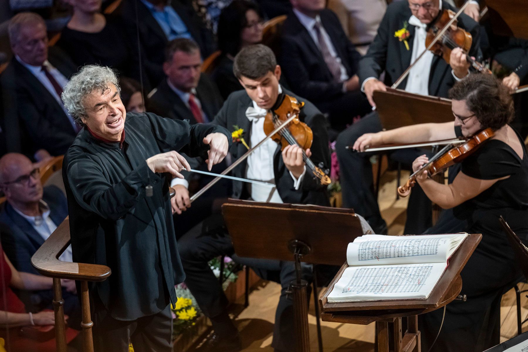 Semyon Bychkov conducts the Czech Philharmonic © Petra Hajská