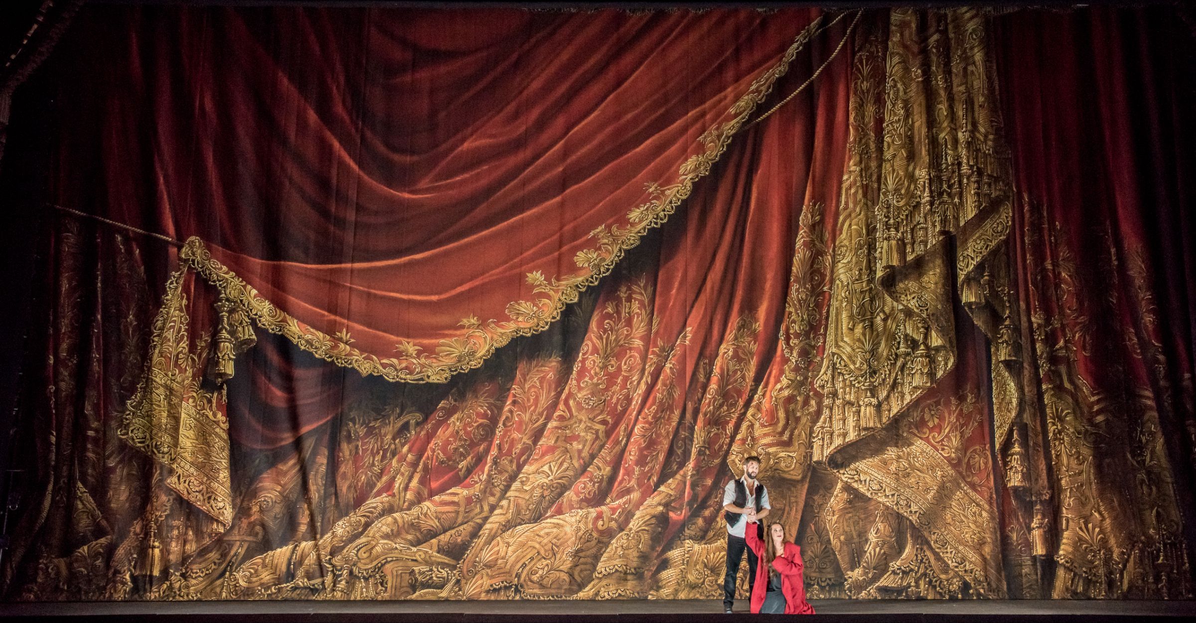 Adam Smith (Cavaradossi) and Sinéad Campbell-Wallace (Tosca) &copy; Genevieve Girling