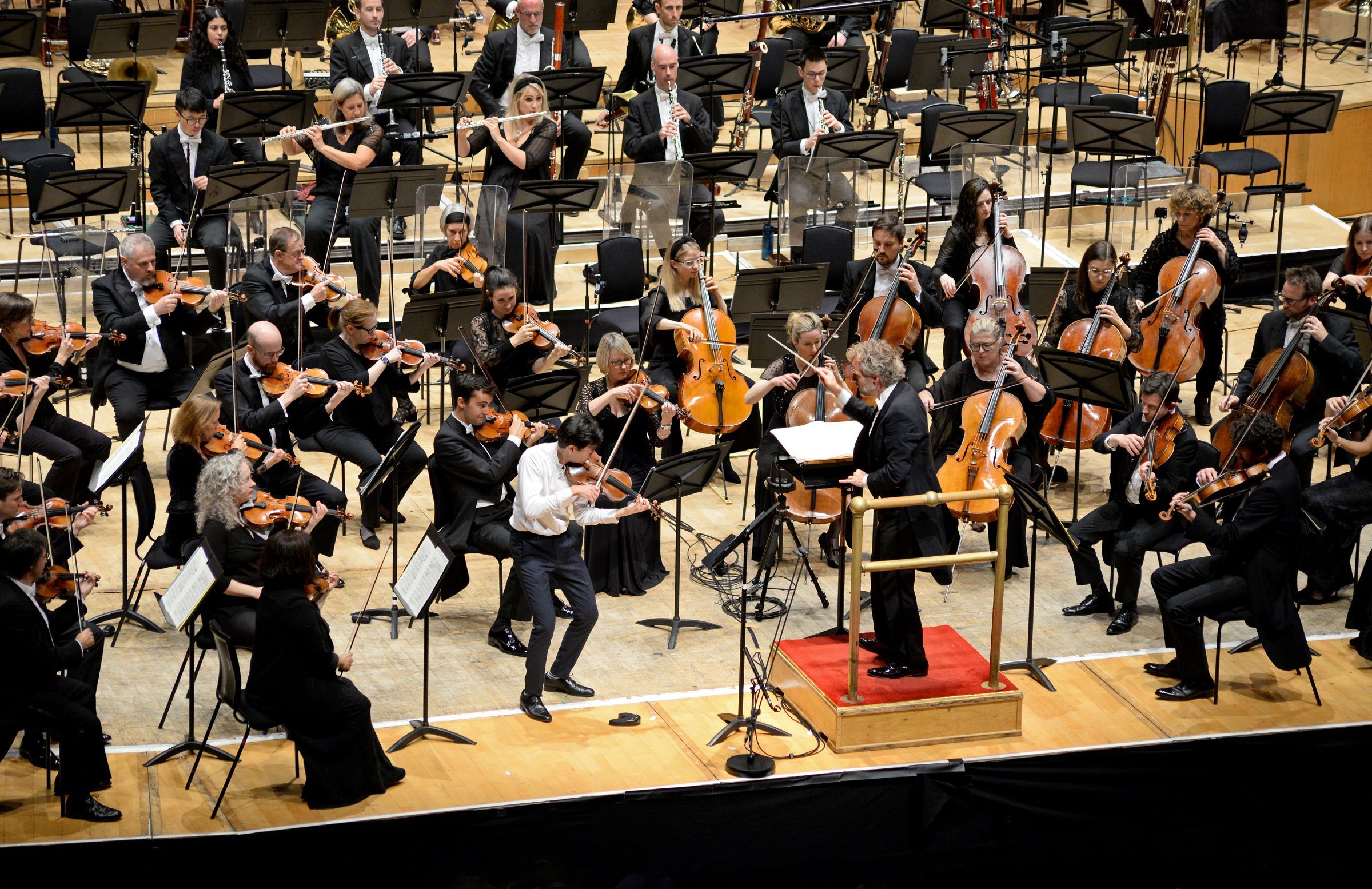 Stefan Jackiw, Thomas Søndergård and the RSNO &copy; Jessica Cowley