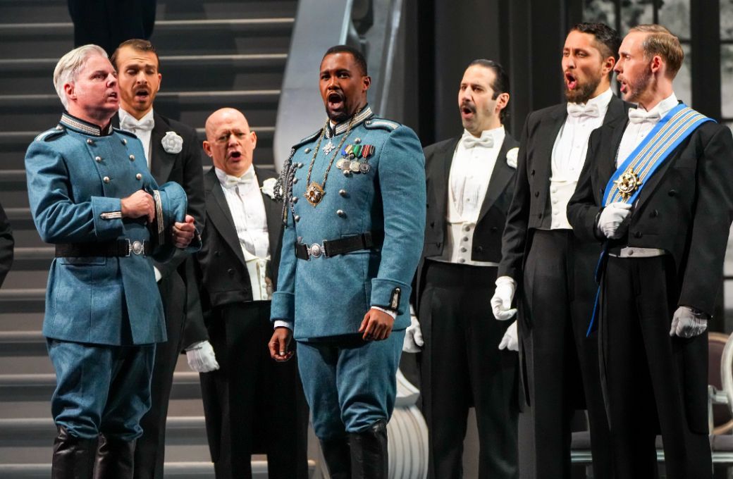 Khanyiso Gwenxane (Otello), Colin Doyle (Doge) and the Opera Philadelphia Chorus &copy; Steven Pisano