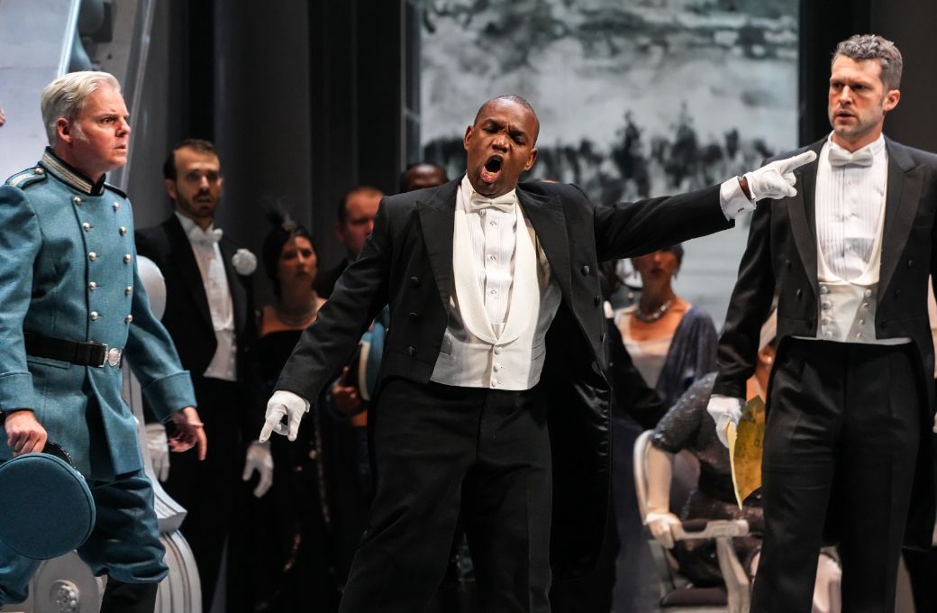 Lawrence Brownlee (Rodrigo) and the Opera Philadelphia Chorus &copy; Steven Pisano