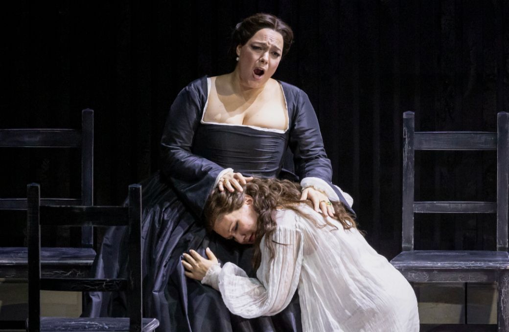 Eleonora Buratto (Anna Bolena) y Silvia Tro Santafé (Giovanna) © Artsfotografía | Les Arts