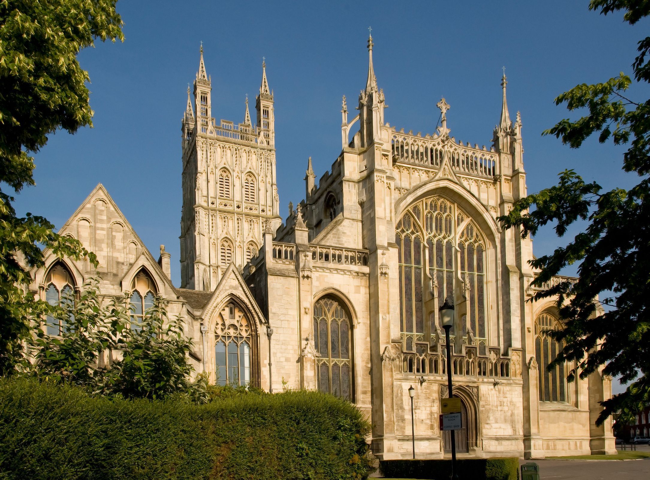 Gloucester Cathedral &copy; Public domain | Saffron Blaze
