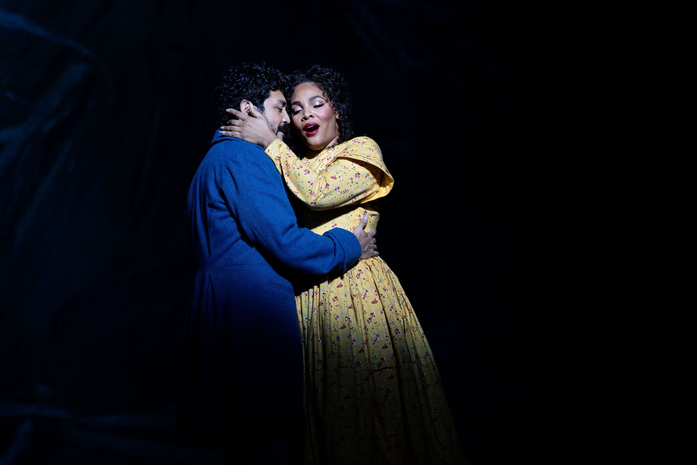 Jesus Garcia (Rodolfo) and Lauren Michelle (Mimì) © Olivia Moon