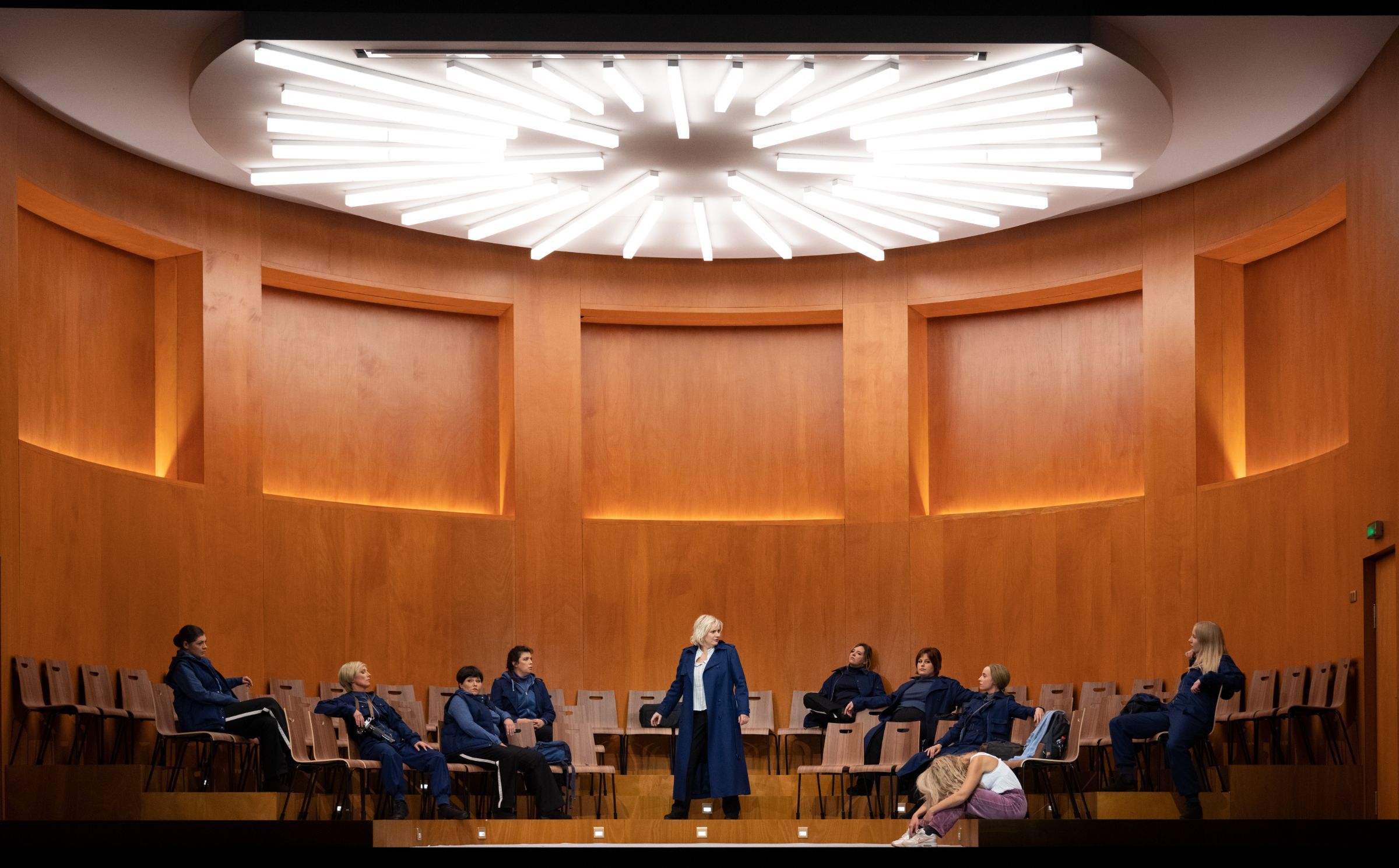 Anja Kampe (Brünnhilde), Vida Miknevičiūtė (Sieglinde) und Walküren &copy; Monika Rittershaus