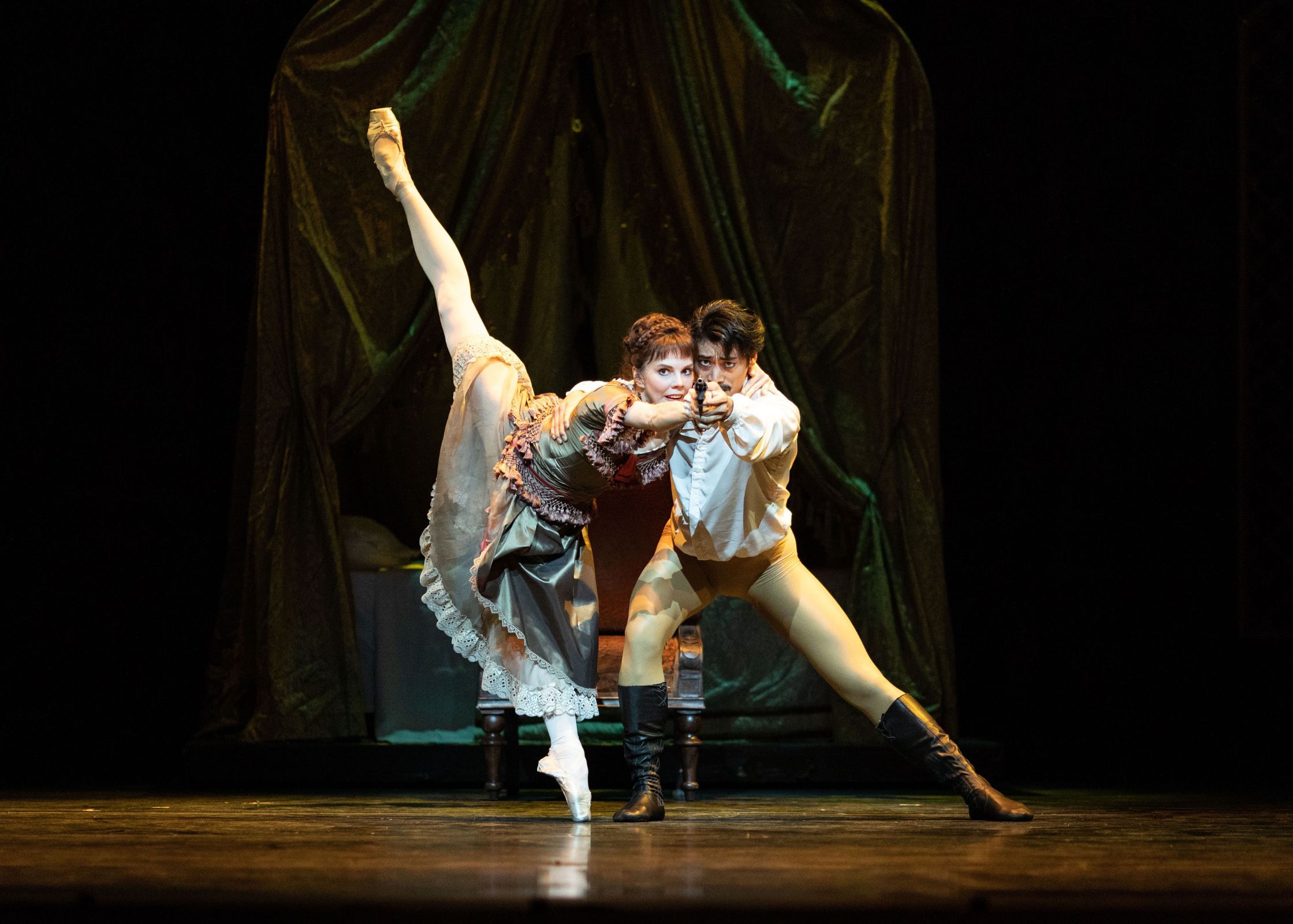 Natalia Osipova (Mary Vetsera) and Ryoichi Hirano (Rudolf) &copy; ROH | Helen Maybanks