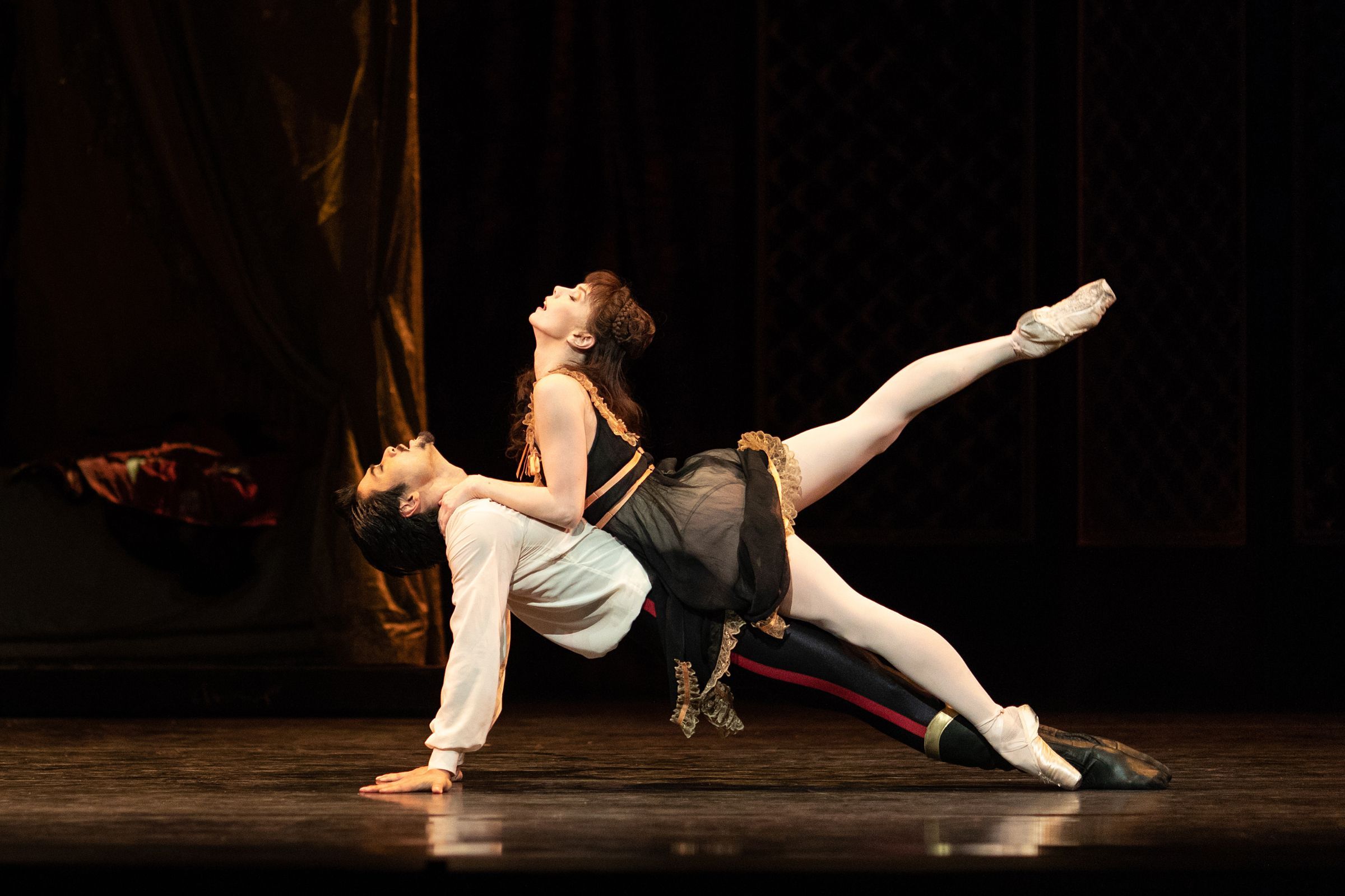Ryoichi Hirano (Rudolf) and Natalia Osipova (Mary Vetsera) &copy; ROH | Helen Maybanks