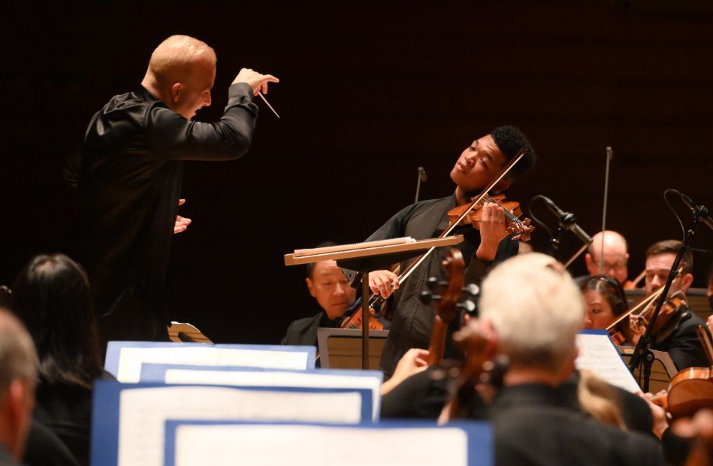 Yannick N&eacute;zet-S&eacute;guin, Randall Goosby and the Philadelphia Orchestra &copy; Pete Checchia