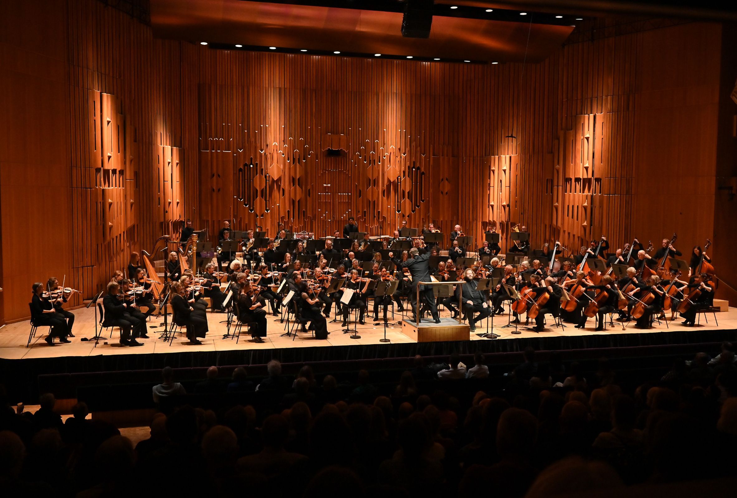 Sakari Oramo conducts the BBC Symphony Orchestra © BBC | Mark Allan