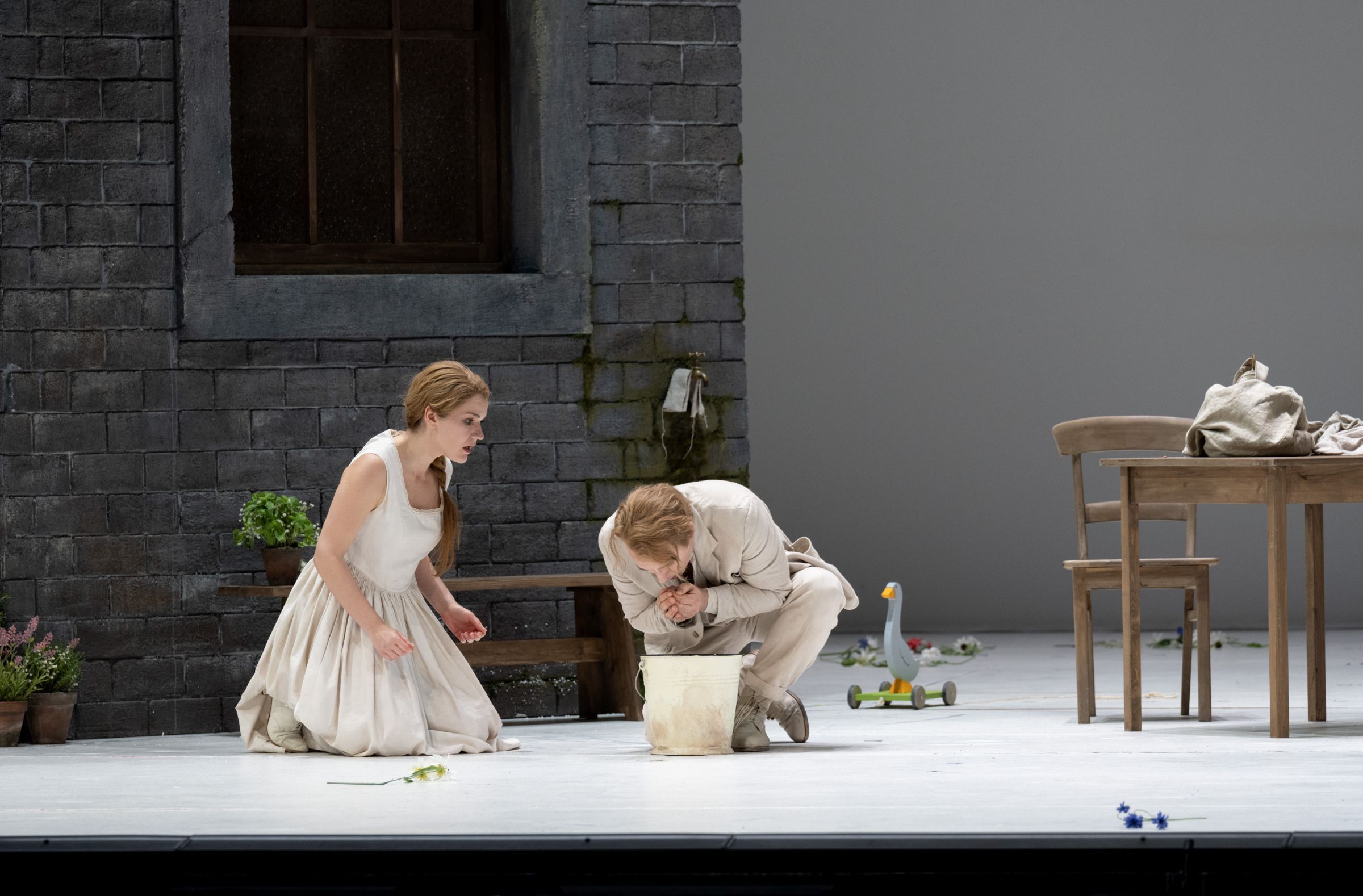 Olga Kulchynska (Goose Girl) and Daniel Behle (King's Son) &copy; Dutch National Opera | Monika Rittershaus