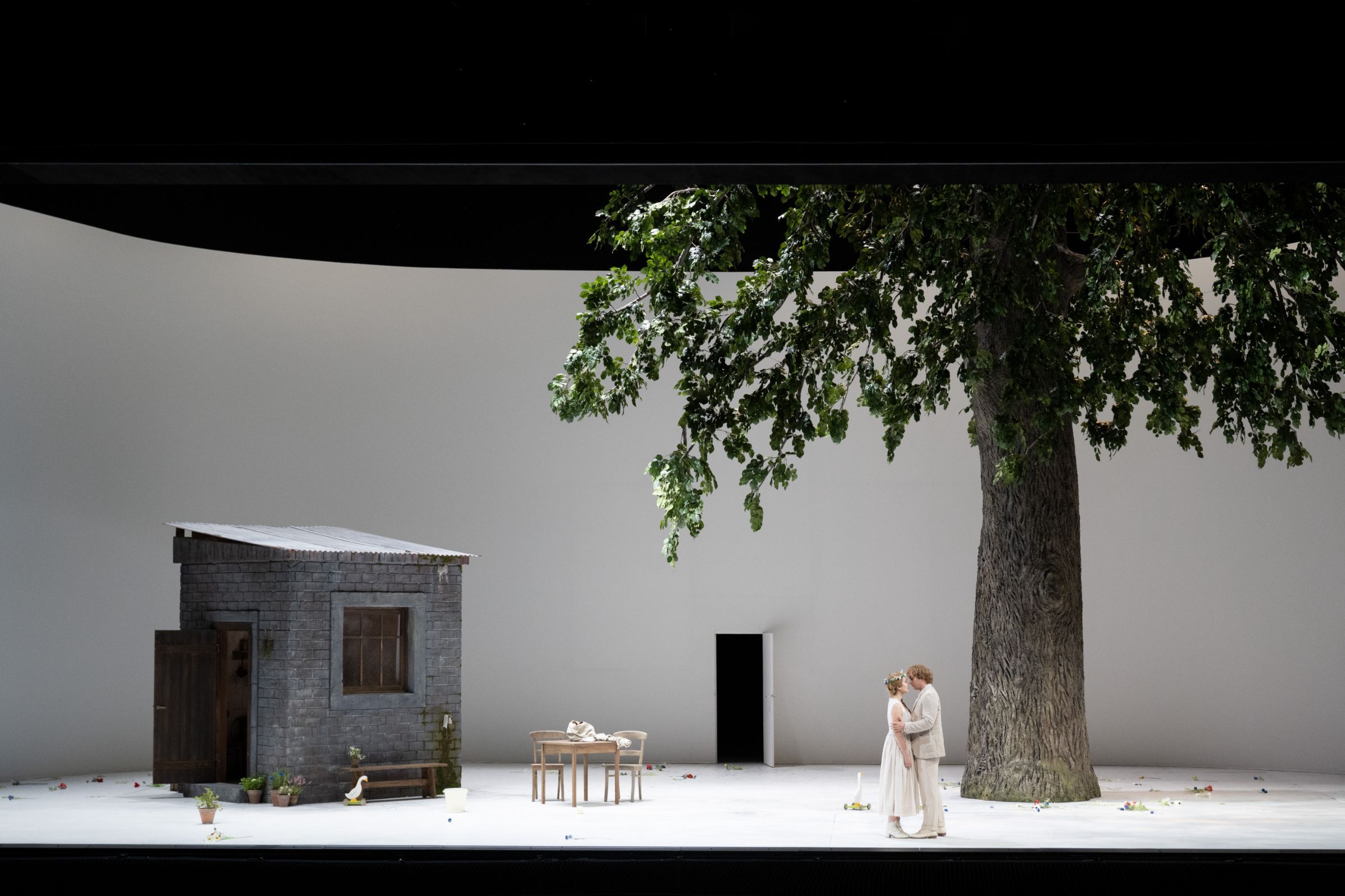 Daniel Behle (King's Son) and Olga Kulchynska (Goose Girl) &copy; Dutch National Opera | Monika Rittershaus