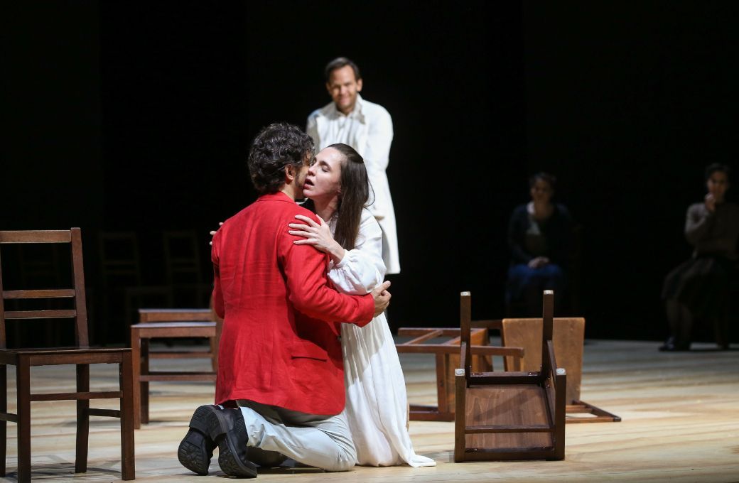 Olesya Golovneva (Jolanthe), Georgy Vasiliev (Graf Vaudemont), Szymon Komasa (Ibn Hakia) &copy; Barbara P&aacute;lffy | Volksoper Wien