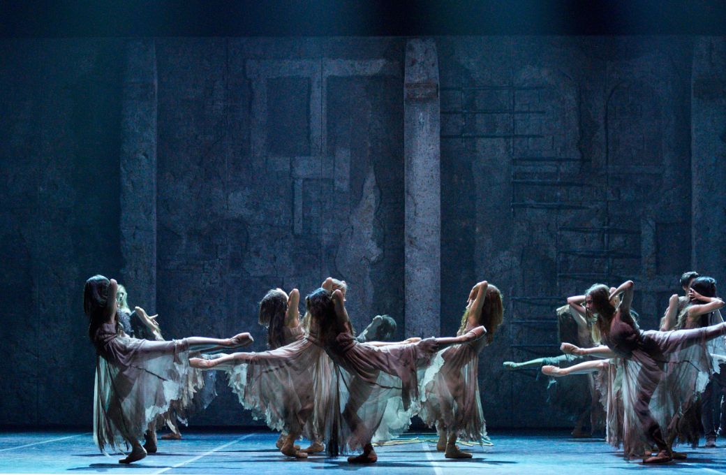 L'English National Ballet dans <i>Giselle</i> d'Akram Khan &copy; Jason Bell