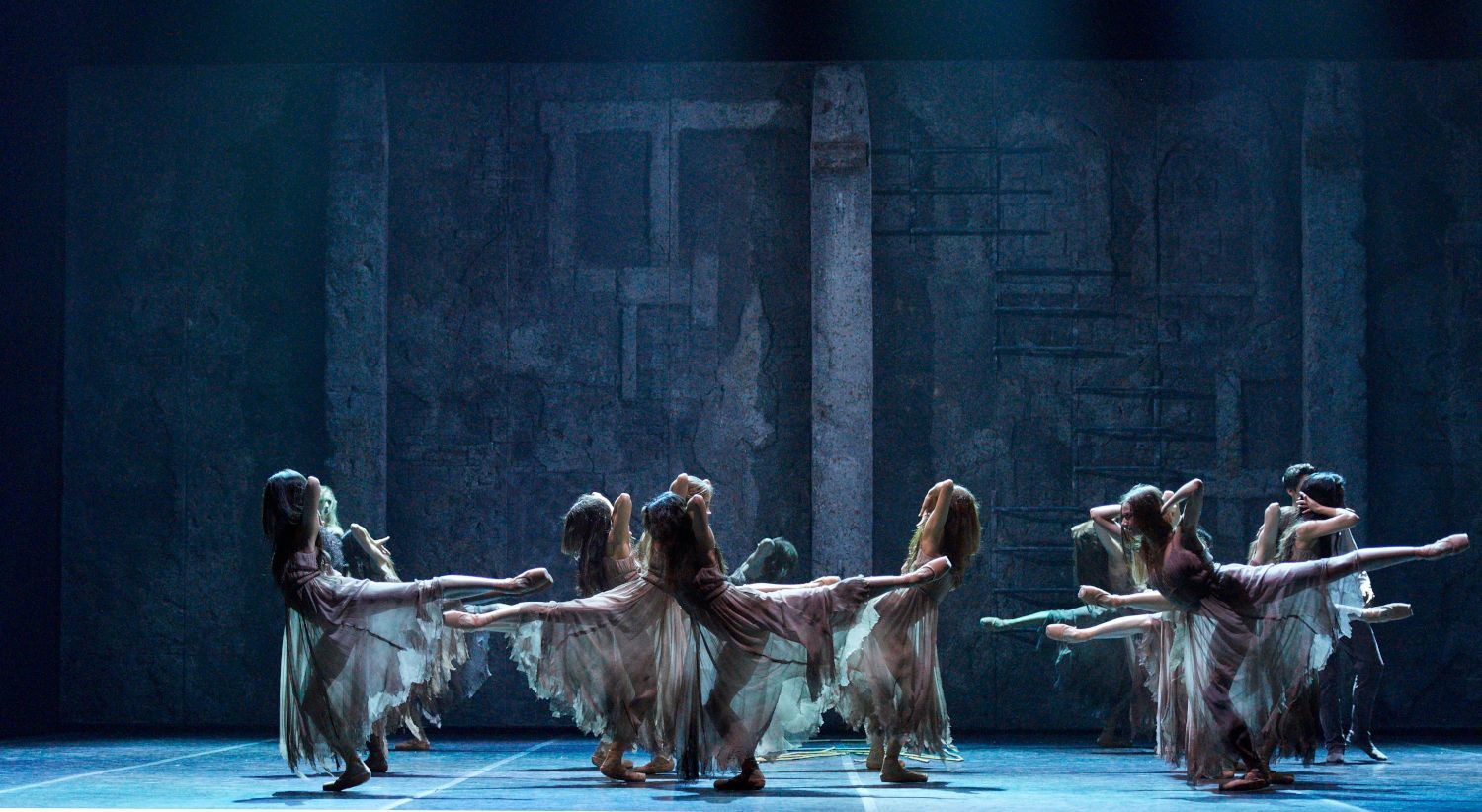 L'English National Ballet dans <i>Giselle</i> d'Akram Khan &copy; Jason Bell