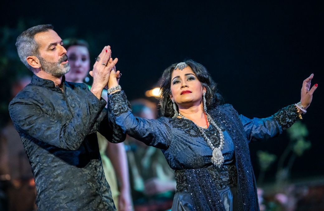 Dean Robinson (Pluto), Chandra Chakraborty (Proserpina) &copy; Tristram Kenton