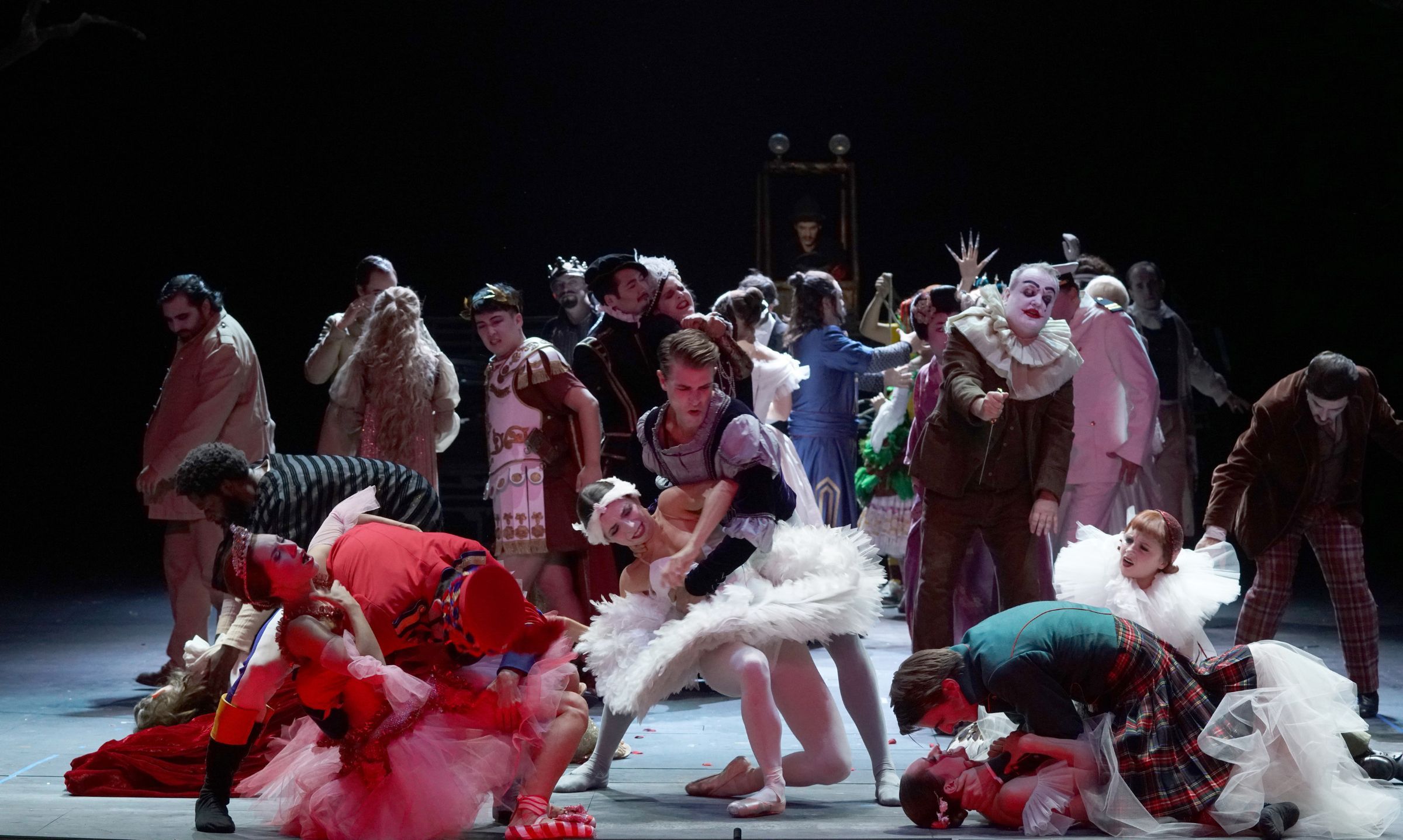 Tänzer und Arnold Schoenberg Chor © Monika and Karl Forster