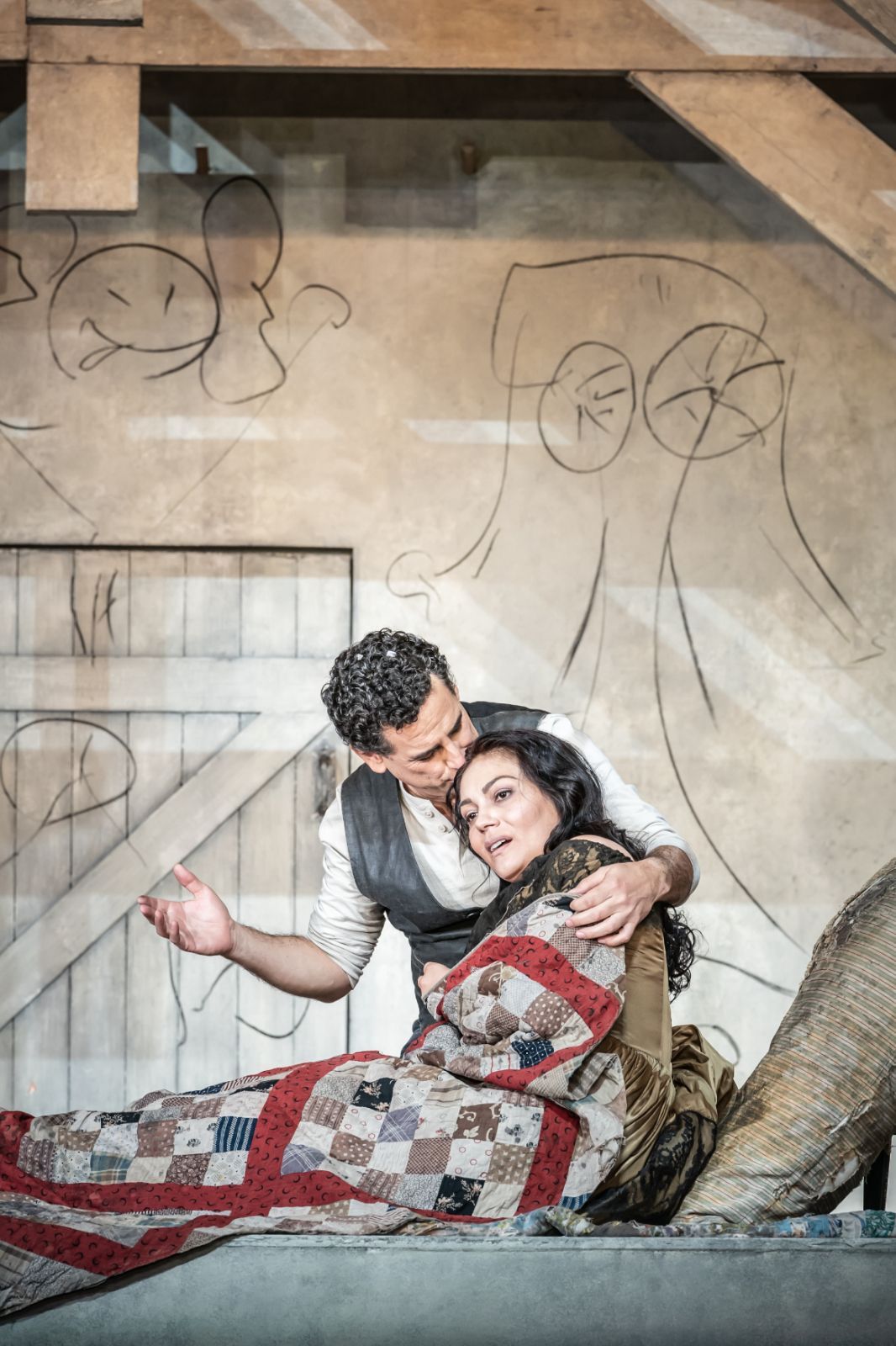 Juan Diego Flórez (Rodolfo) and Ailyn Pérez (Mimì) © ROH | Marc Brenner