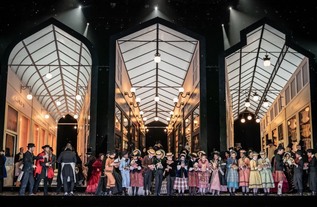 <i>La bohème</i>, Act 2 © ROH | Marc Brenner