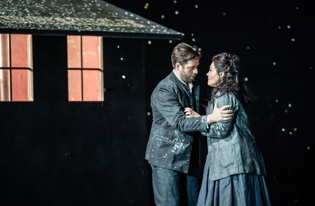 Andrey Zhilikhovsky (Marcello) and Ailyn Pérez (Mimì) © ROH | Marc Brenner