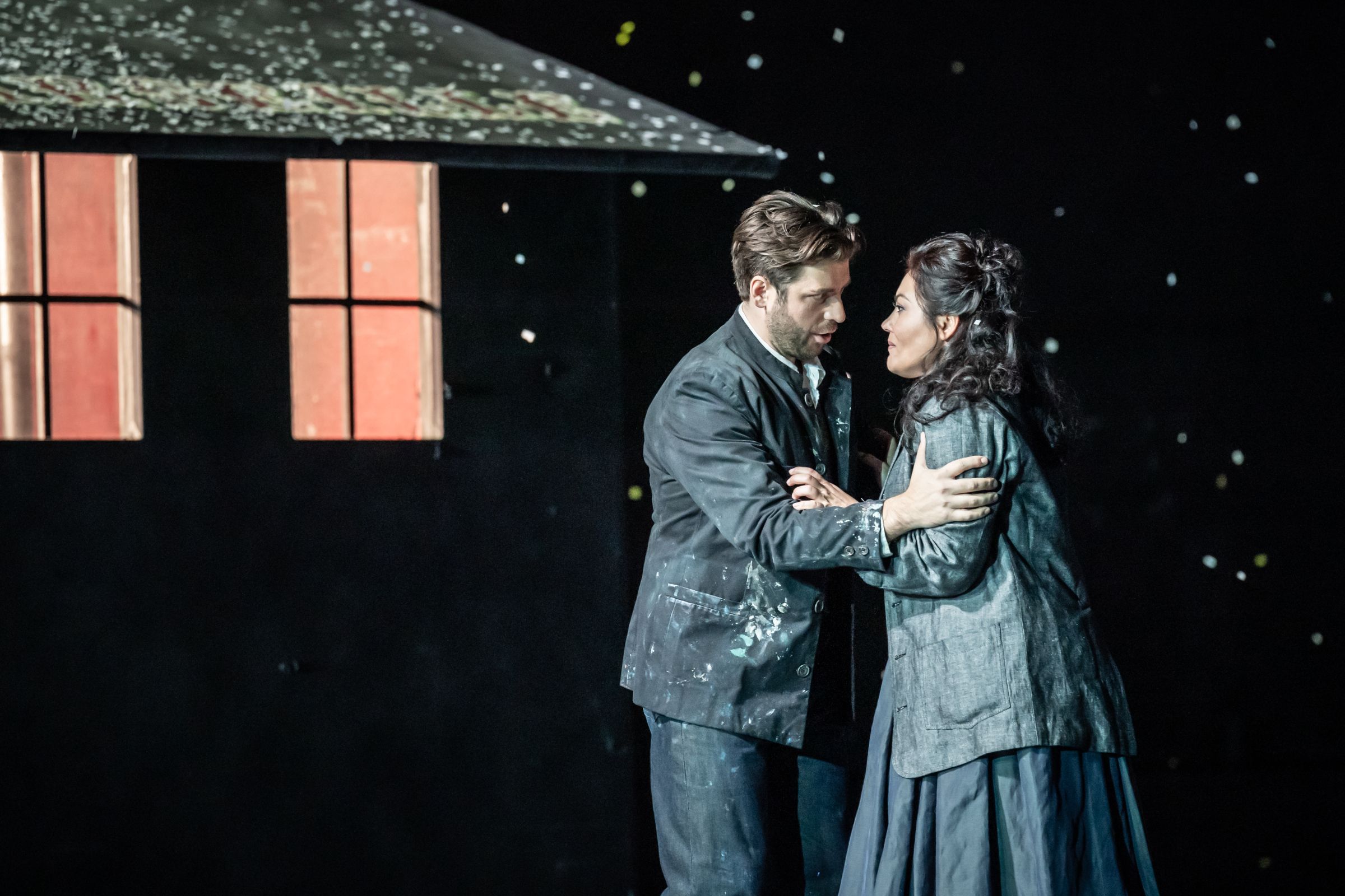 Andrey Zhilikhovsky (Marcello) and Ailyn Pérez (Mimì) © ROH | Marc Brenner