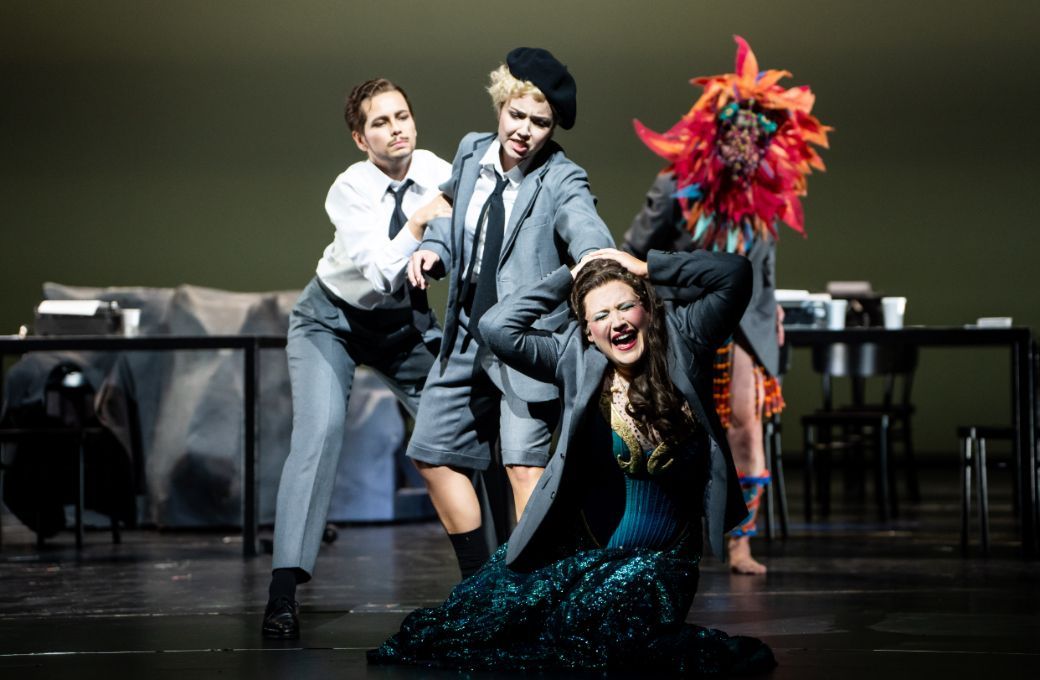 Nina van Essen (Ruggiero), Petra Radulovic (Oberto) und Kiandra Howarth (Alcina) &copy; Clemens Heidrich