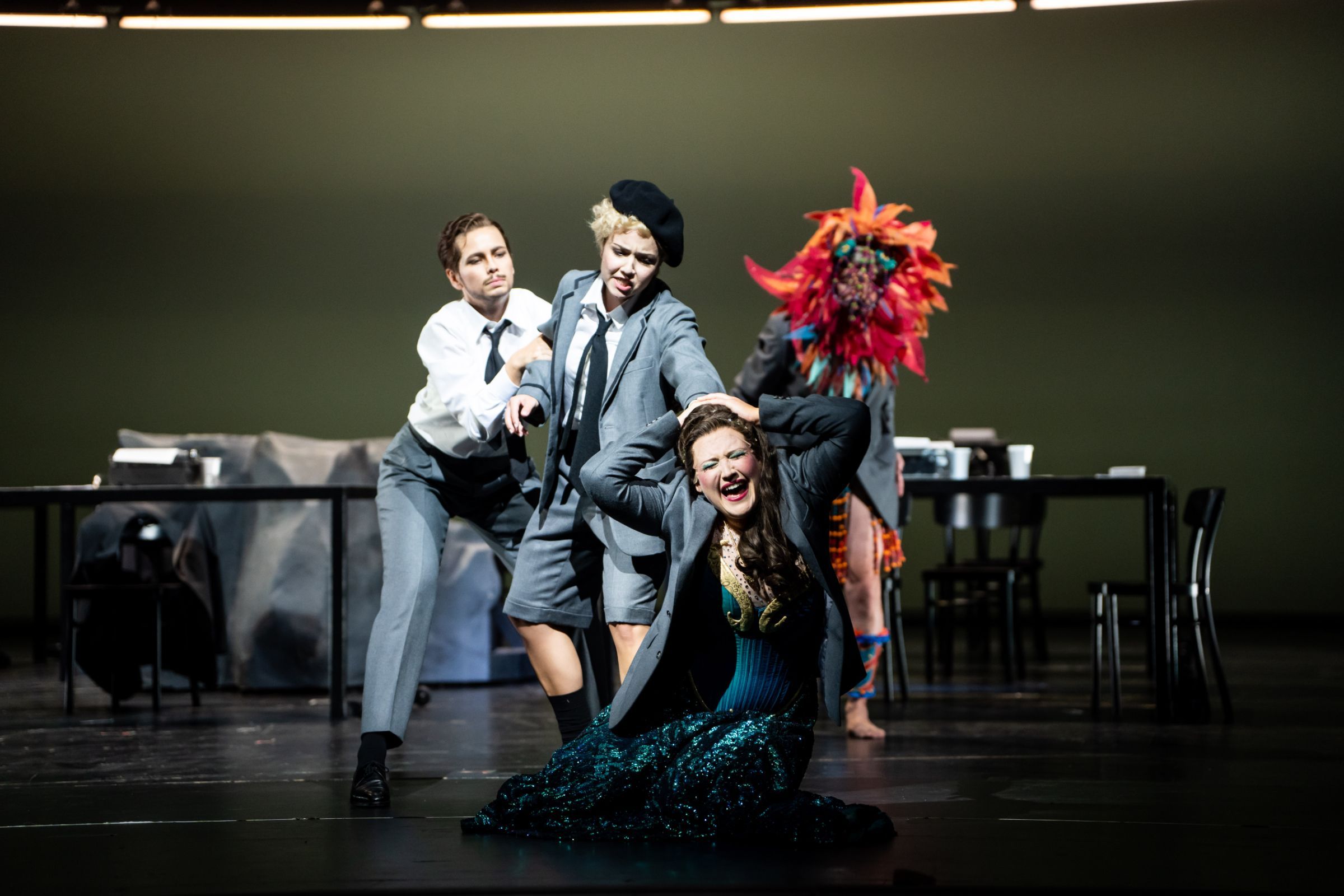 Nina van Essen (Ruggiero), Petra Radulovic (Oberto) und Kiandra Howarth (Alcina) &copy; Clemens Heidrich