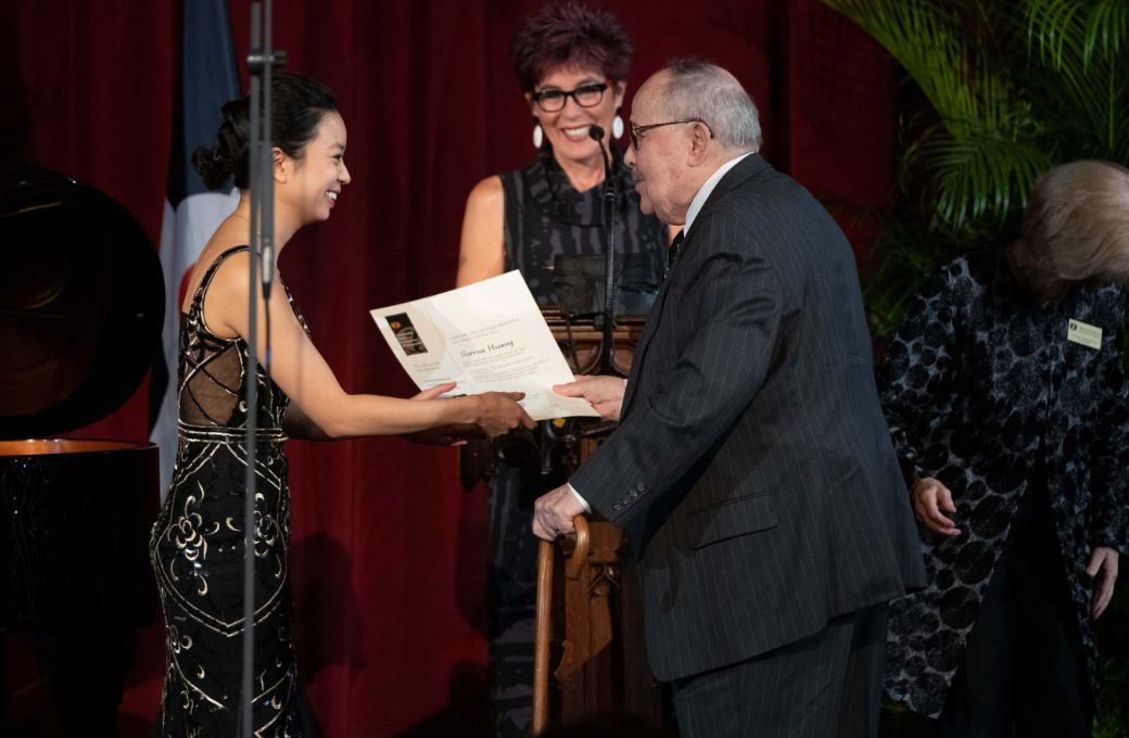 Sirena Huang receives the 'Best Performance an Encore Piece' Award from Thomas J. Beczkiewicz &copy; Denis Ryan Kelly, Jr.
