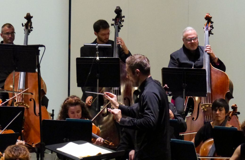 El director Roberto Gonz&aacute;lez-Monjas &copy; Orquesta de Extremadura