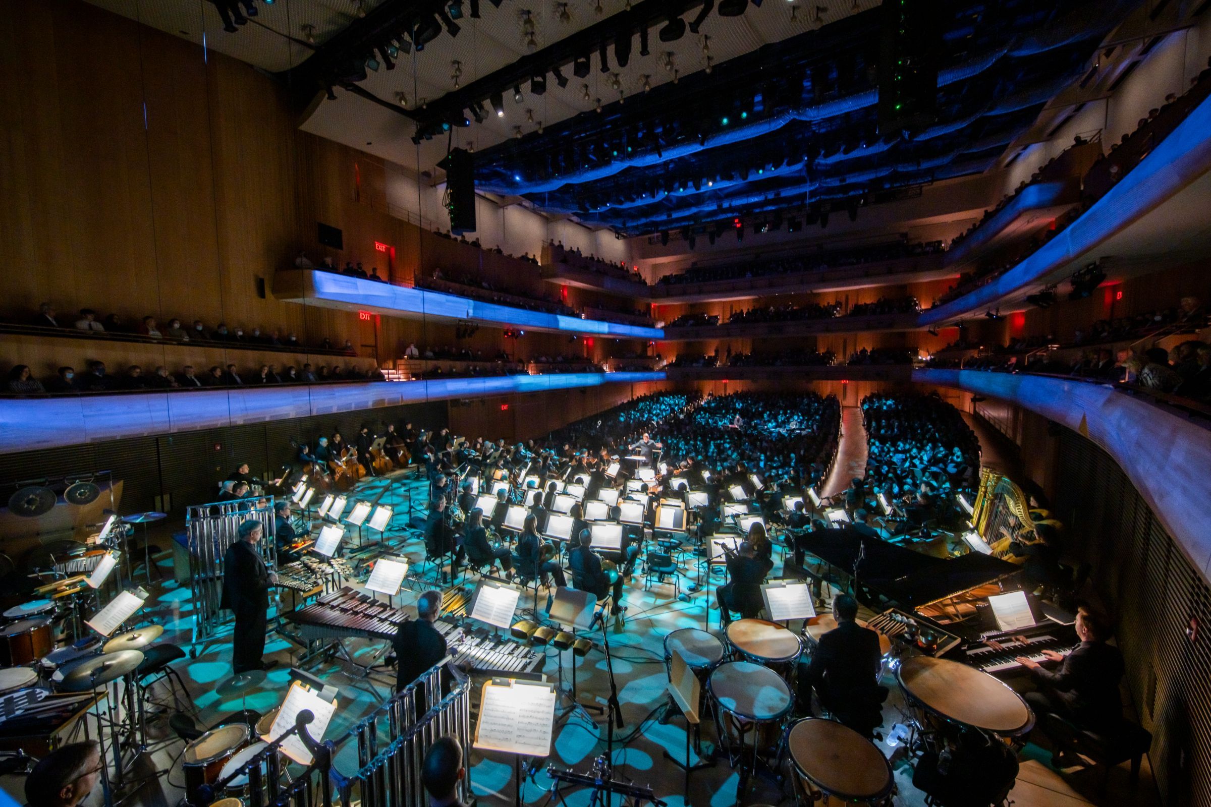 Jaap van Zweden conducts the New York Philharmonic in the Wu Tsai Theater, David Geffen Hall, © Chris Lee