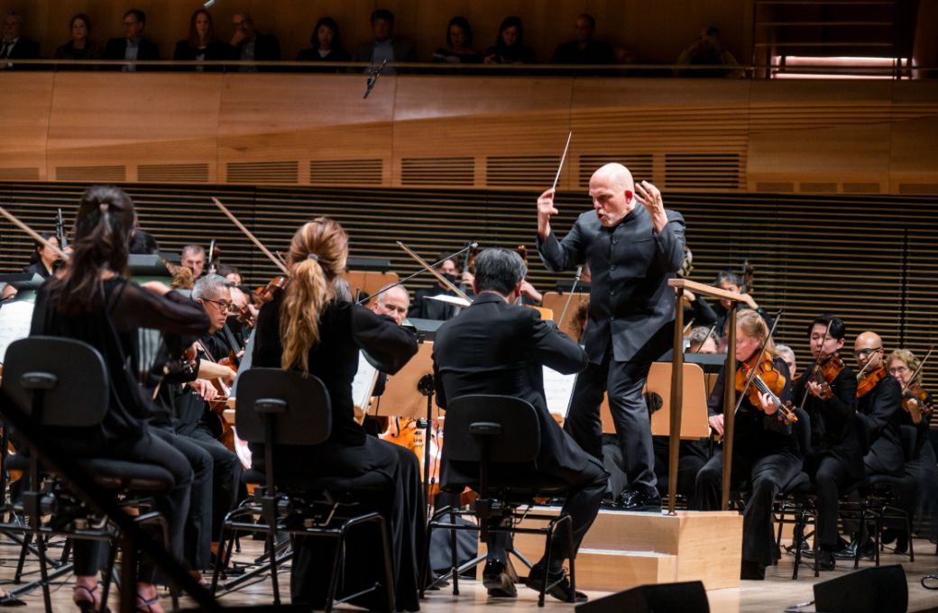 Jaap van Zweden conducts the New York Philharmonic © Chris Lee