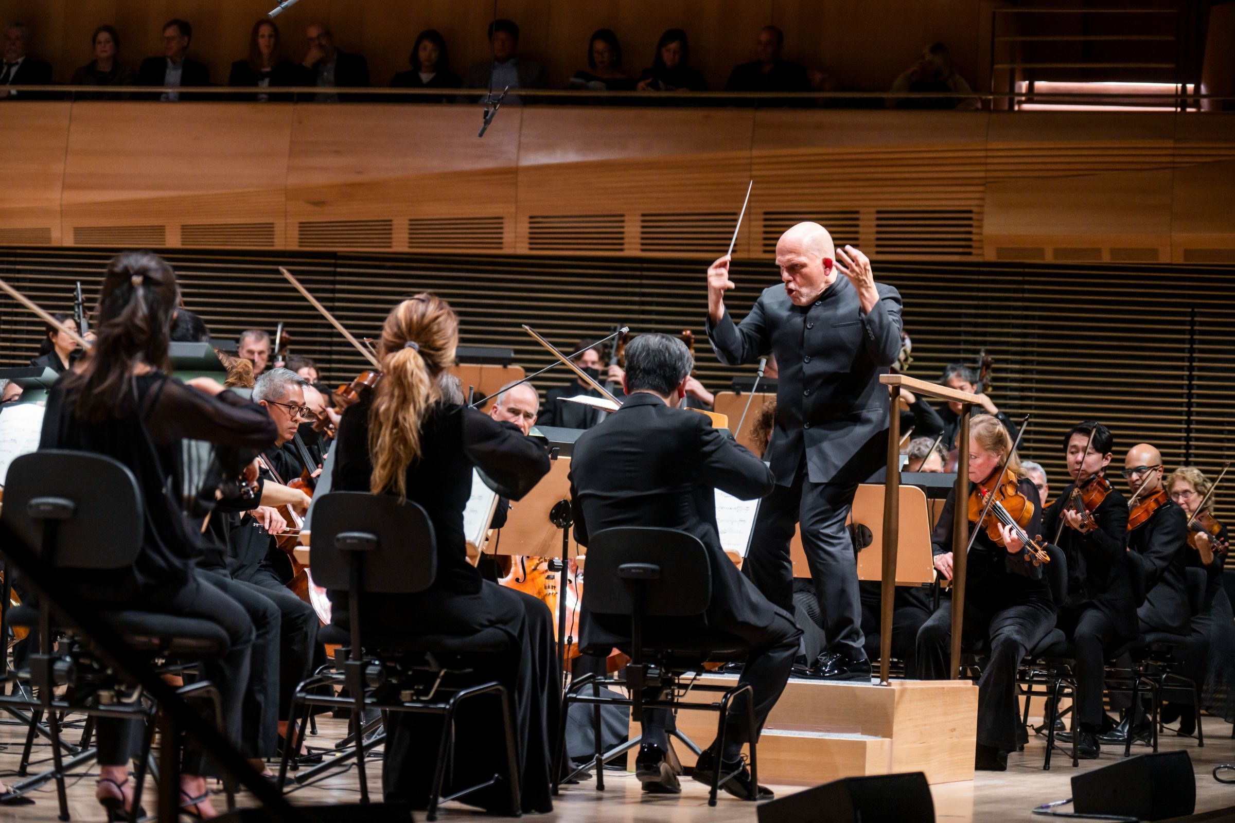 Jaap van Zweden conducts the New York Philharmonic © Chris Lee