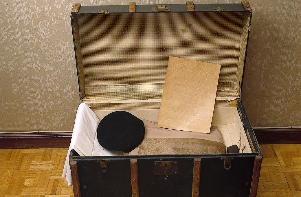 Trunk with the braille manuscript of <i>Concierto de Aranjuez</i> &copy; Fundaci&oacute;n Victoria y Joaqu&iacute;n Rodrigo