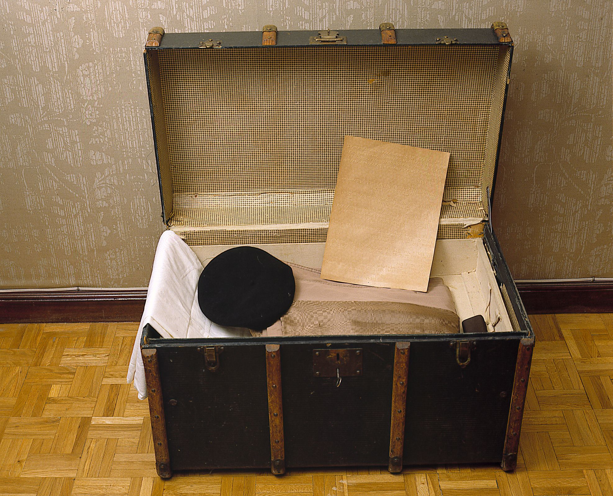 Trunk with the braille manuscript of <i>Concierto de Aranjuez</i> &copy; Fundación Victoria y Joaquín Rodrigo