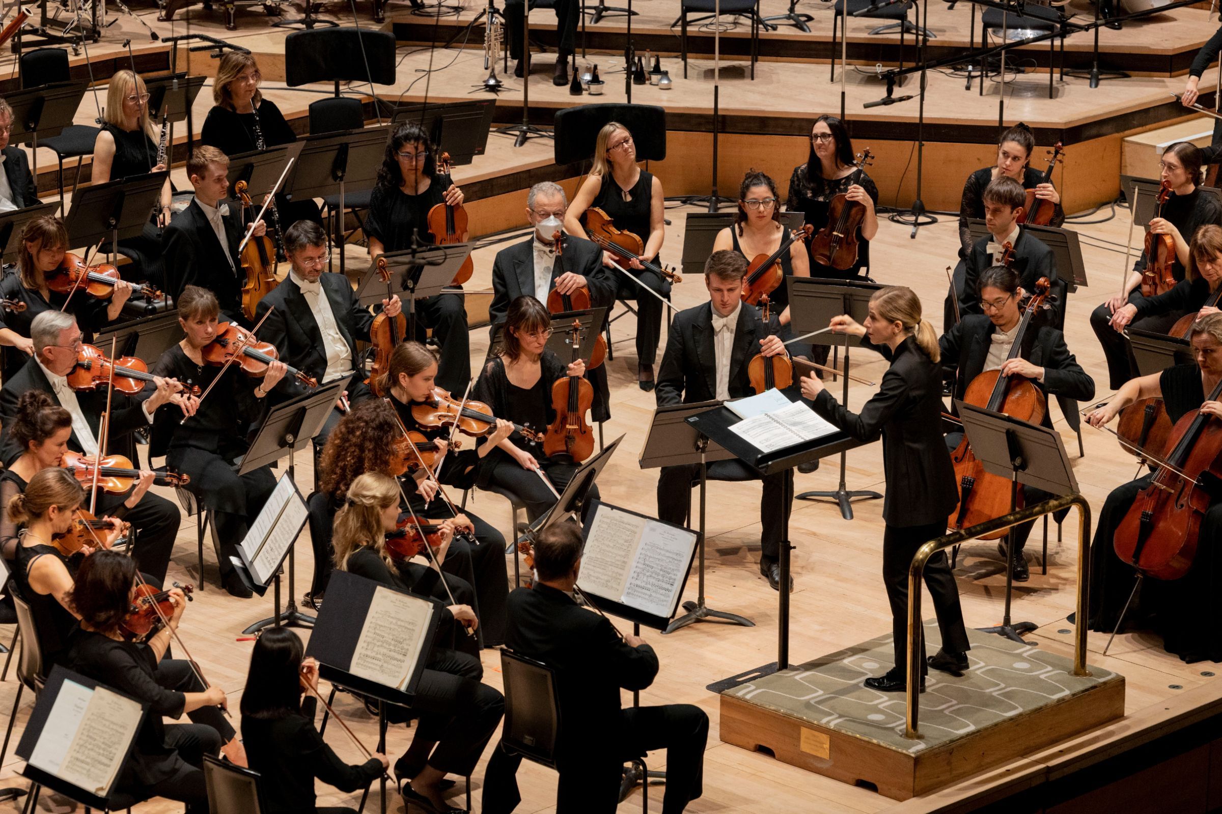 Karina Canellakis conducts the London Philharmonic Orchestra &copy; London Philharmonic Orchestra