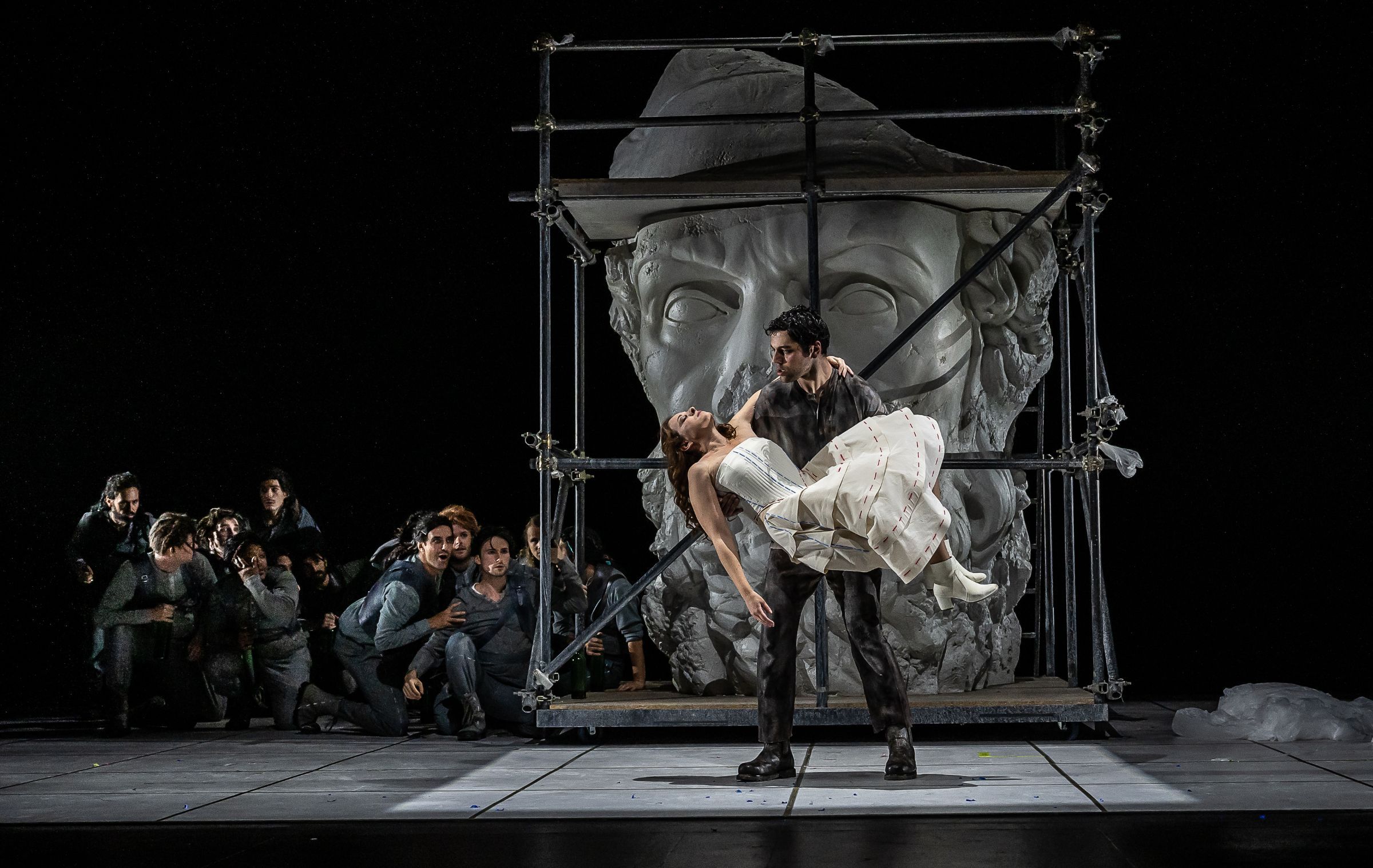 Hila Baggio (Miranda) and Giorgi Manoshvili (Calibano) &copy; Clive Barda | ArenaPAL