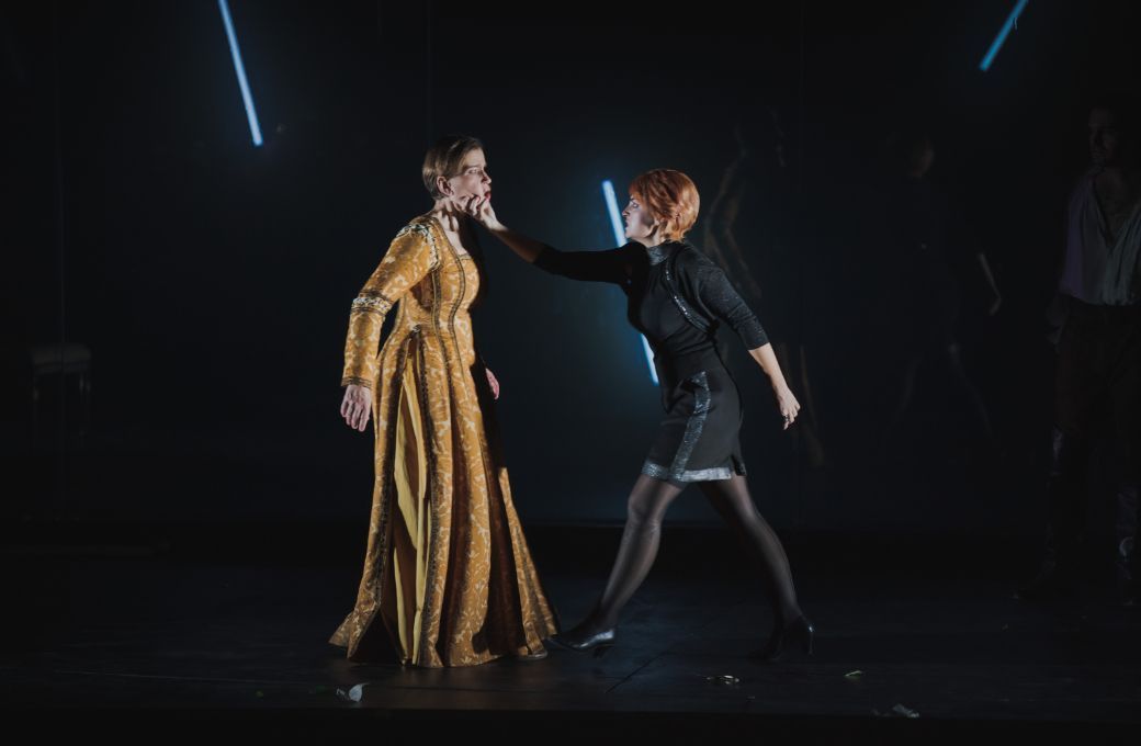 Kristina Hammarström (Bradamante) and Lucía Martín-Cartón (Morgana) © Michele Monasta | Maggio Musicale Fiorentino