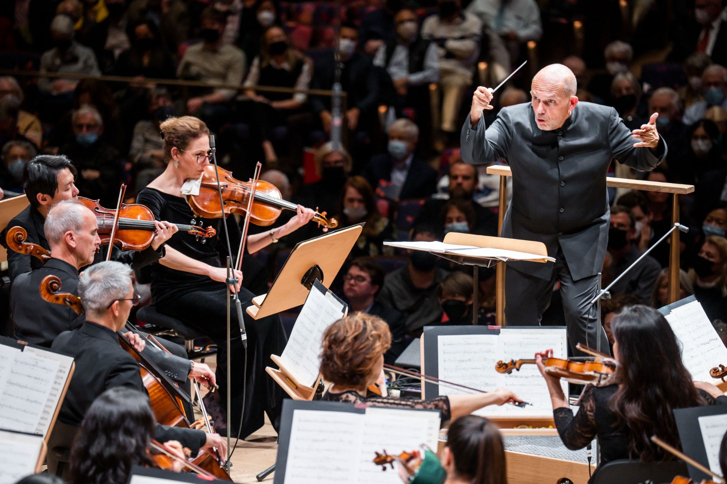 Jaap van Zweden conducts the New York Philharmonic © Chris Lee