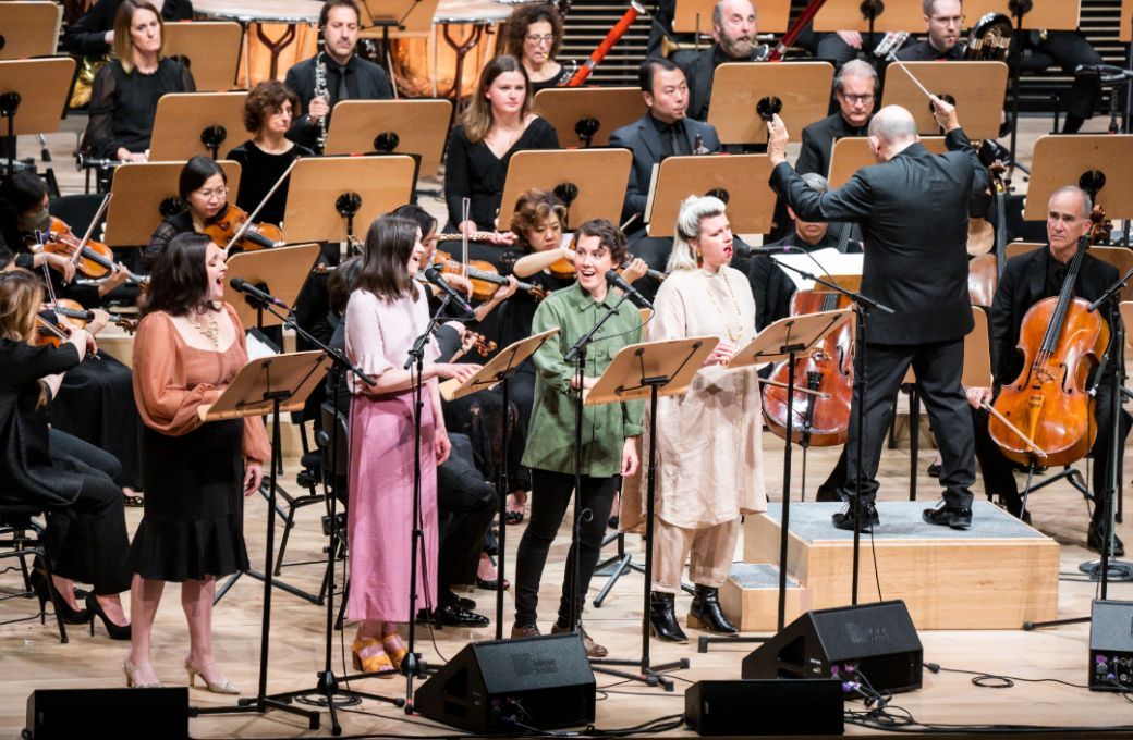 Roomful of Teeth and the New York Philharmonic © Chris Lee